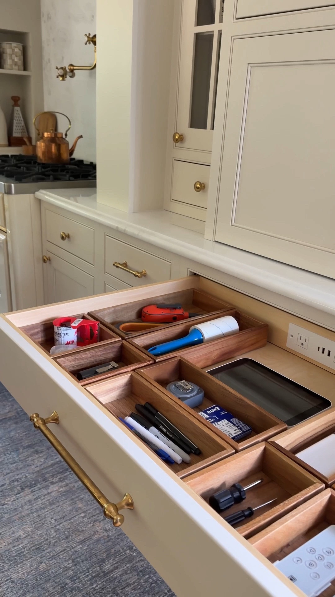 There’s something about an organized drawer in the heart of the home that makes everyday life feel just a little calmer. We reworked ours to keep the essentials within easy reach, while finally making room for our hidden charging station that keeps the counters feeling clean and collected.

These drawer organizers from @neatmethod are as functional as they are beautiful, with endless sizing options to truly customize your space, plus grips underneath so everything actually stays put.

Comment SHOP and I’ll send you all the links! Thank you to the Neat Method team for these pieces!

#drawerorganizer #traditionalhome #kitchenorganization #homeorganizing #drawerorganization