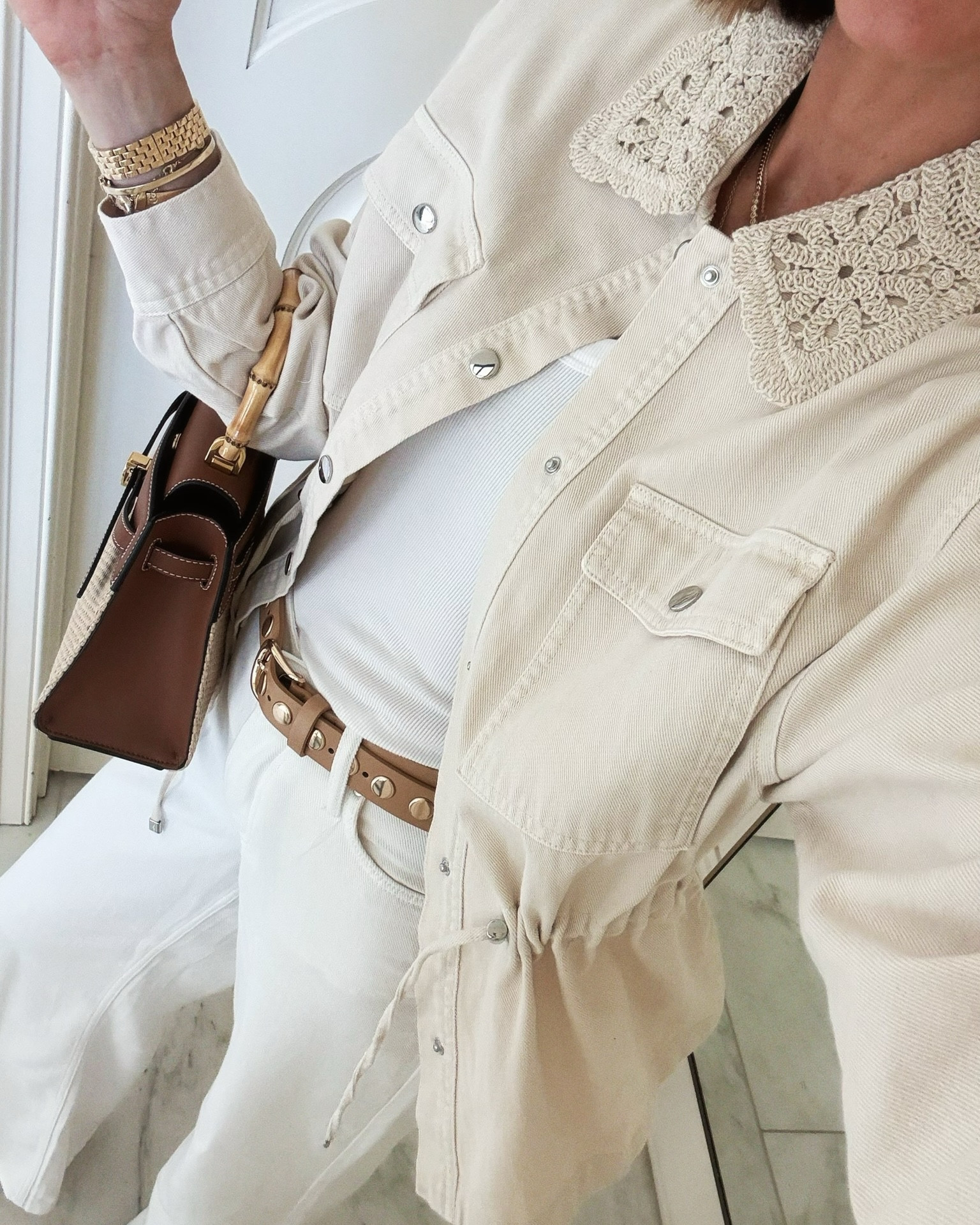 I'm wearing size small in this @Zara jean jacket. Under $80 and the fit is so cute 

#LTKootd