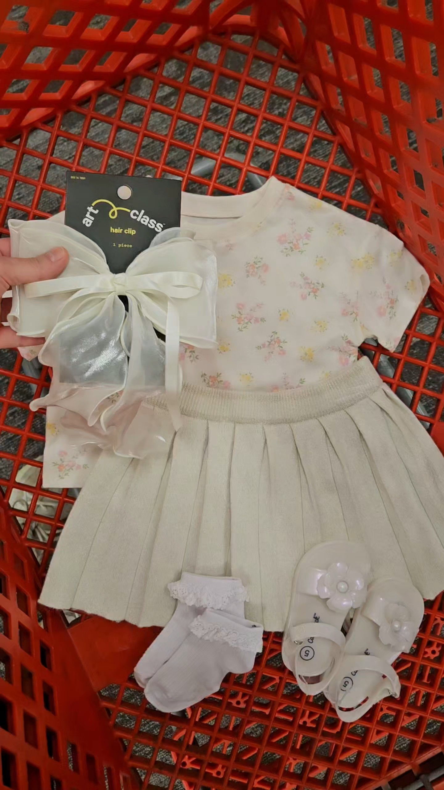 Soft little finds I couldn’t leave behind 🤍Pieces that mix easily and make everyday outfits feel special.

#LTKmomlife #LTKSeasonal