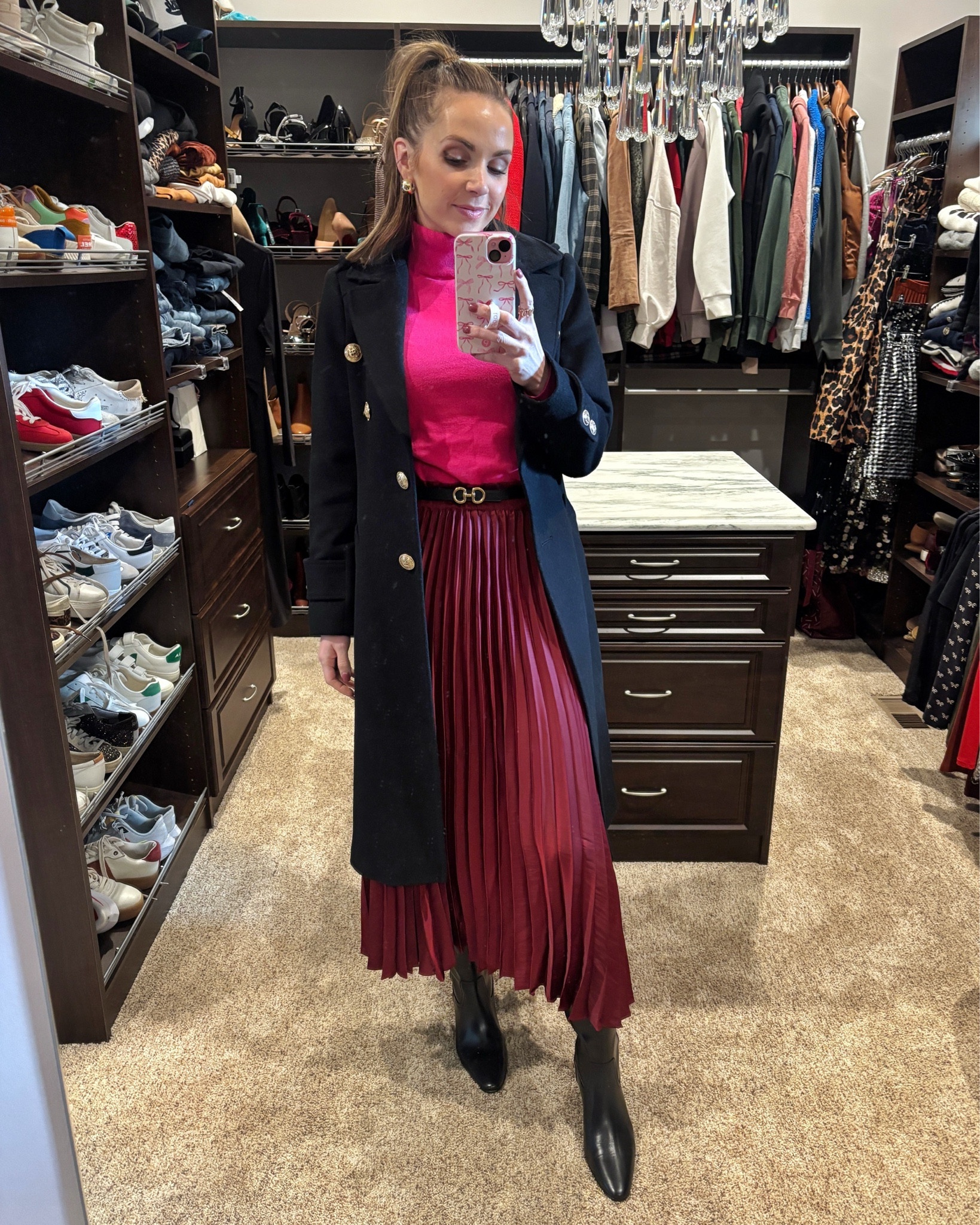 Sunday outfit with a pleated skirt and turtleneck 