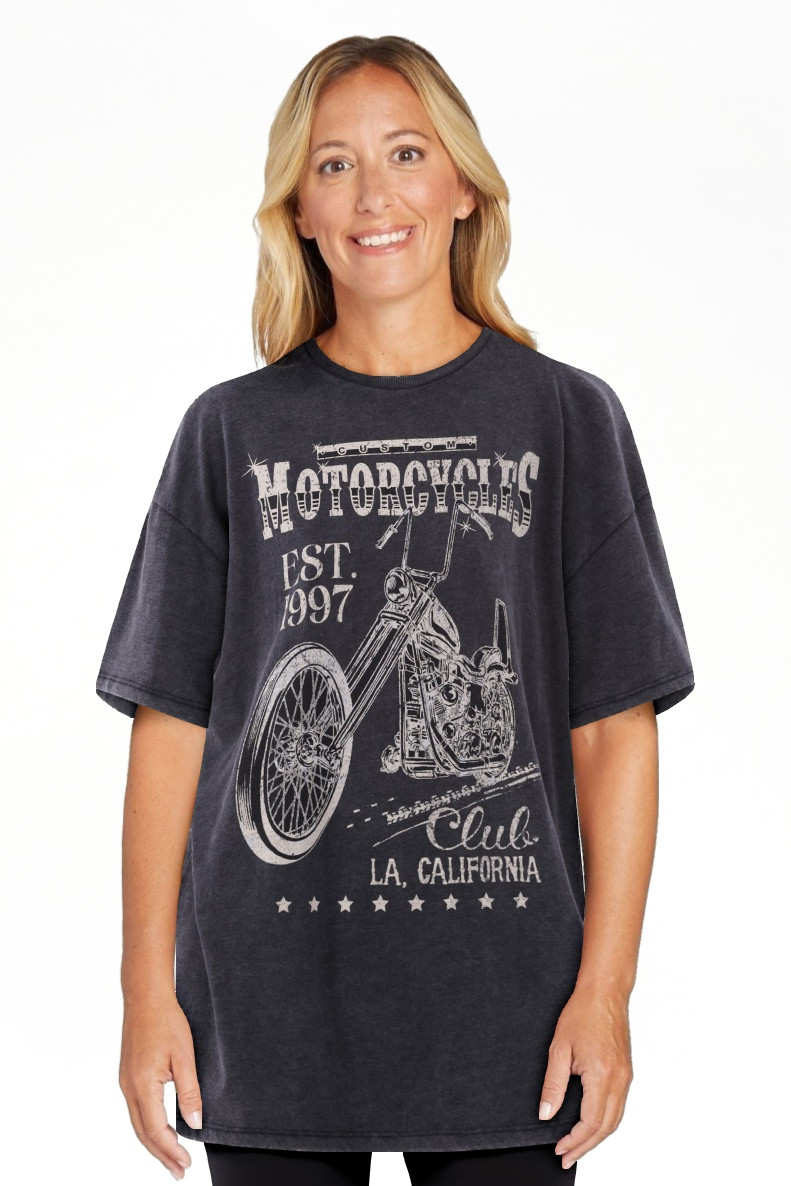 No Boundaries Graphic Boyfriend Tee, Women’s and Women’s Plus | Walmart (US)