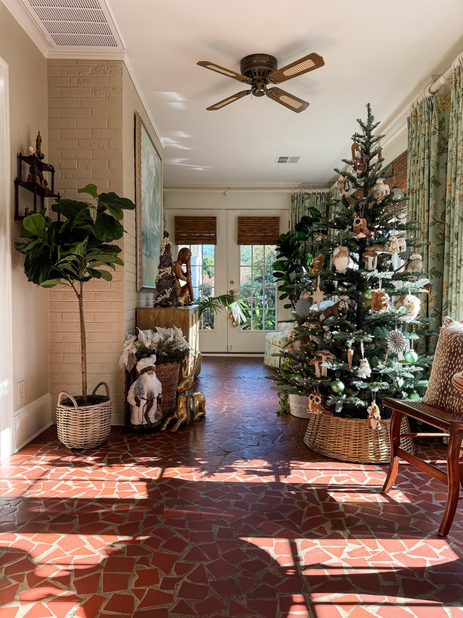 Morning light, natural textures, and a tree filled with woodland ornaments — this space always feels like a quiet pause in the middle of the season. ✨
I love mixing woven baskets, soft greens, and organic details that make the holiday decor feel collected rather than themed.

You can shop the tree, ornaments, and a few of my favorite cozy touches for this look — all linked on my LTK. 🌿

#LTKHome #LTKHoliday #LTKSeasonal