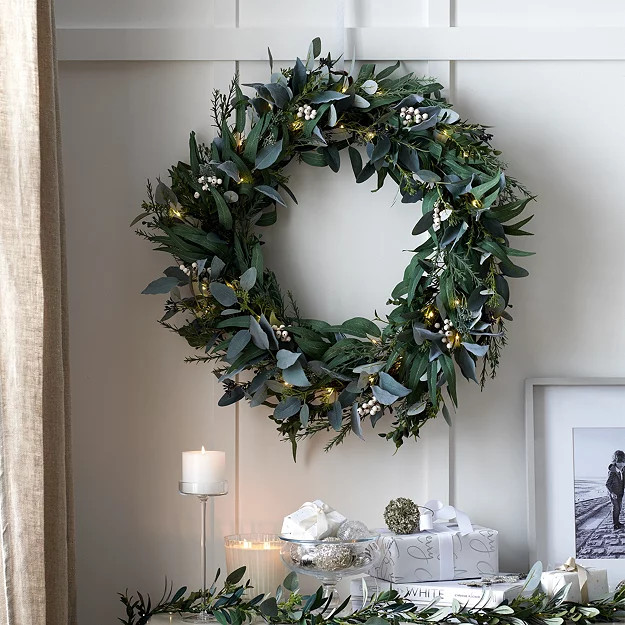 Ultimate Green & Berry Pre-Lit Wreath - 70cm
    
            
    


            
              ... | The White Company (UK)