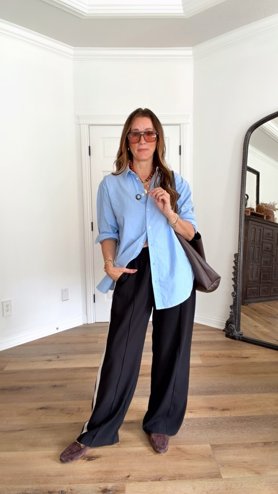 Anatomy of an outfit, when you just don’t know what to wear!

Sizing:
Track pants-medium
Blue button up-medium (size up for loose fit)

Casual outfit | anatomy of an outfit 



#LTKgrwm #LTKOver40