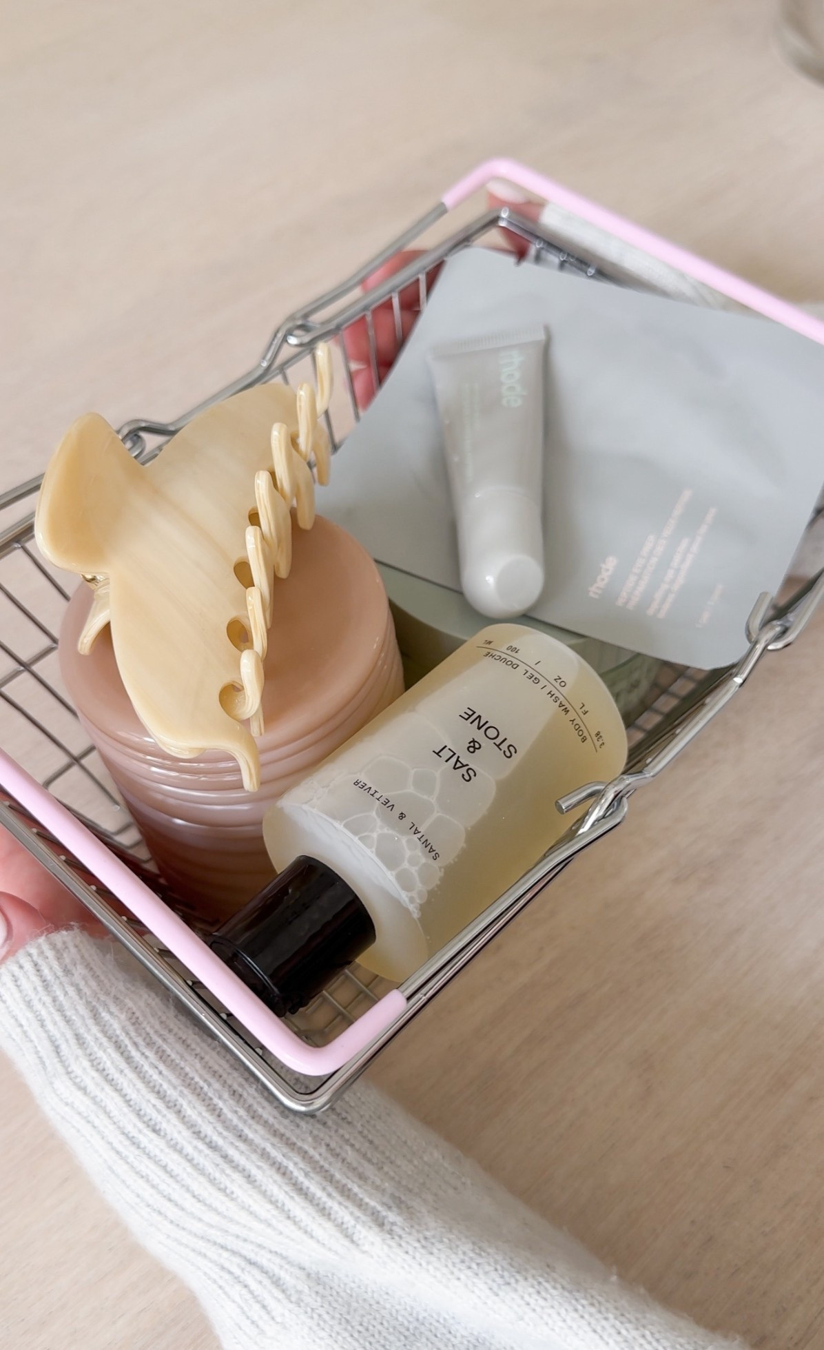 Saturday self care 🫧 all of my faves are on sale for the Sephora Savings Event!

Rhode, emi jay, salt and stone, theraplush, under eye masks, body wash, lip treatment,  claw clip, hand cream, body lotion, fancythingsblog 

#LTKBeauty #LTKSaleAlert #LTKmorningroutine