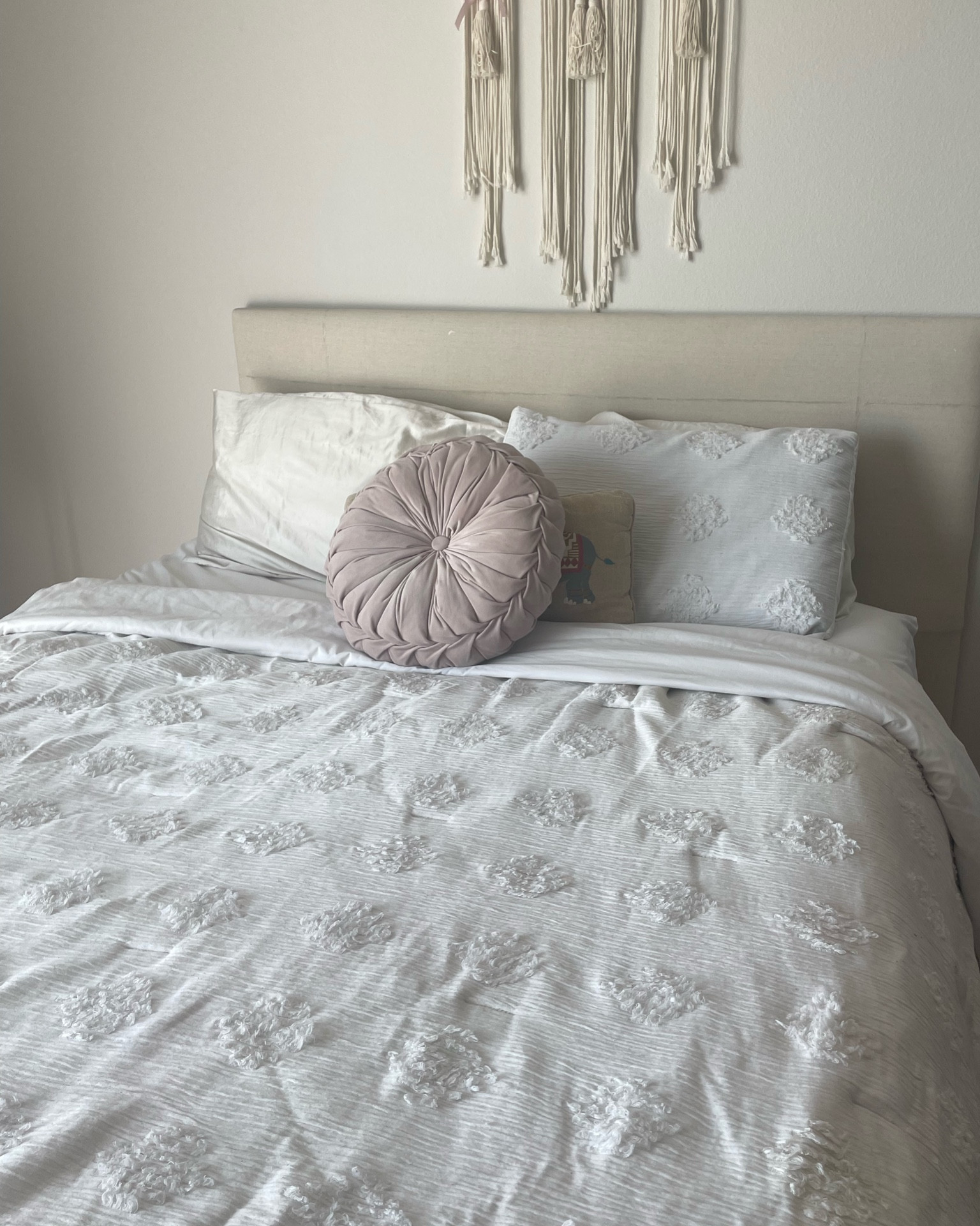 Boho Chic Bedding 

My favorite bedding set from target! 🤍

Target finds  bedding  white bedding  boho bedding  minimalistic home  home decor  bedroom decor  pink pillows  white pillows  sham set  Christmas gifts  gifts for her  emilyhosch

#LTKGiftGuide #LTKStyleTip #LTKHome