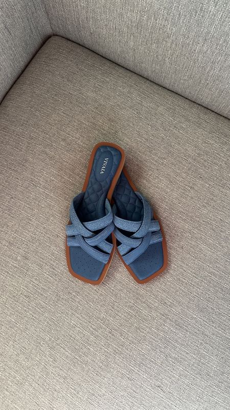 Super comfortable flat sandals! True to size 
Feels like walking on clouds
I plan to wear these while traveling

Also for sightseeing! 

Travel look 


#LTKfindsunder100 #LTKshoecrush #LTKtravel