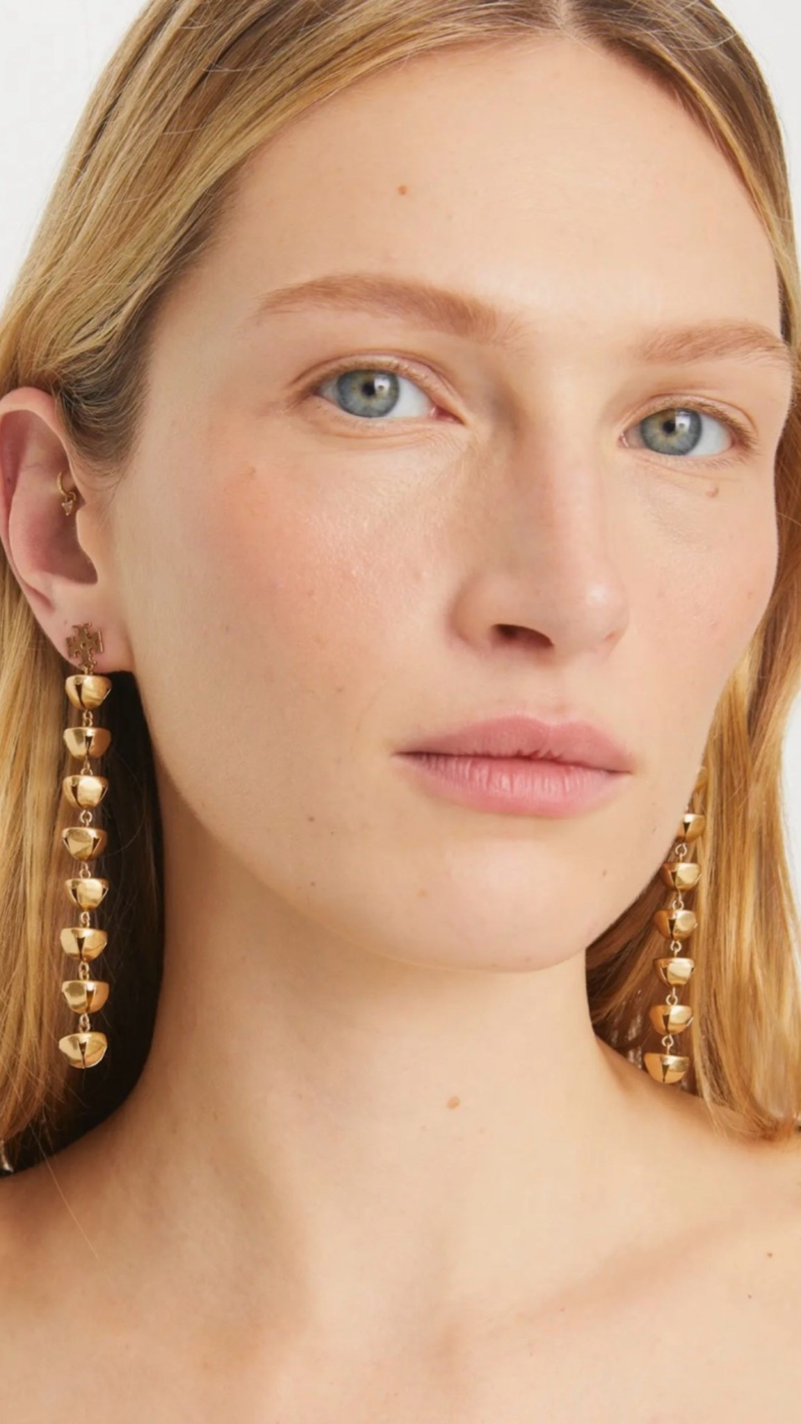 Bell Linear Drop Earrings
Tory Burch

Bring a joyful jingle to your day with these iconic double-T logo earrings suspending stacked bell drops plated in warm 18-karat yellow gold.

#LTKootd #LTKTravel #LTKWorkwear