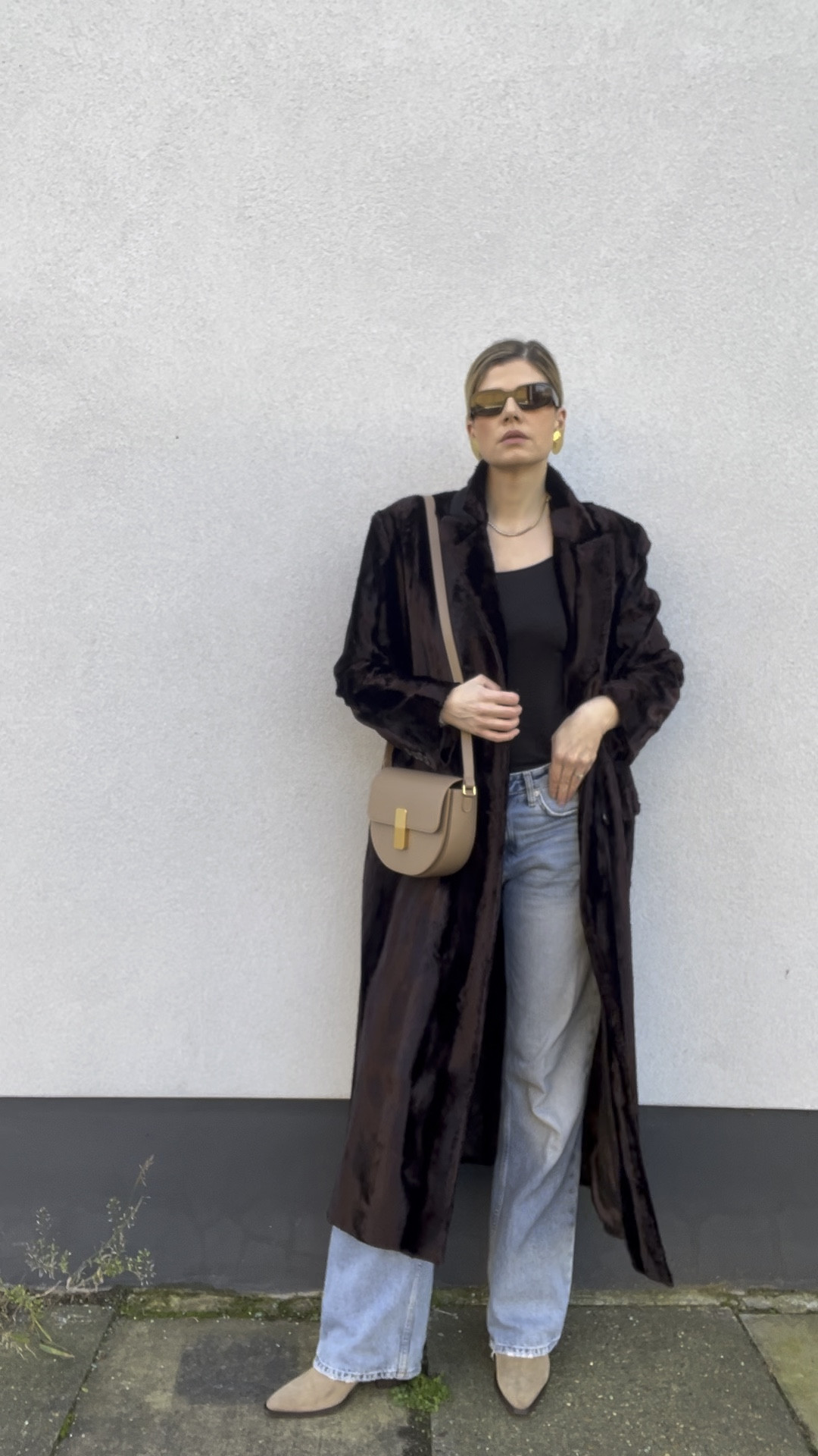 Brown maxi coat, blue jeans, jeans outfit, prada 17ws #LTKGift

#LTKVideo #LTKeurope