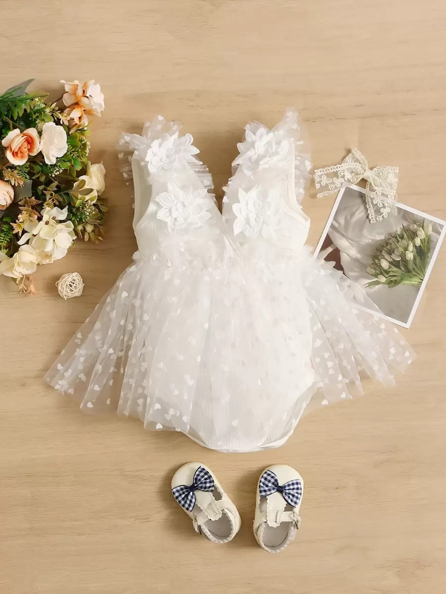 HomeBaby & MomBaby ClothingBaby OnesiesBaby BodysuitsSHEIN Baby Appliques Heart Mesh Hem Bodysuit | SHEIN