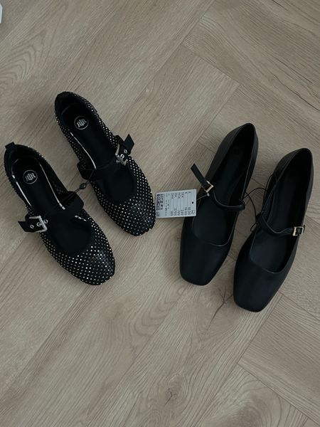 New shoes! 🖤

Mary Jane’s, ballet flats, sparkle ballet flats 

#LTKSeasonal #LTKshoecrush #LTKstyletip