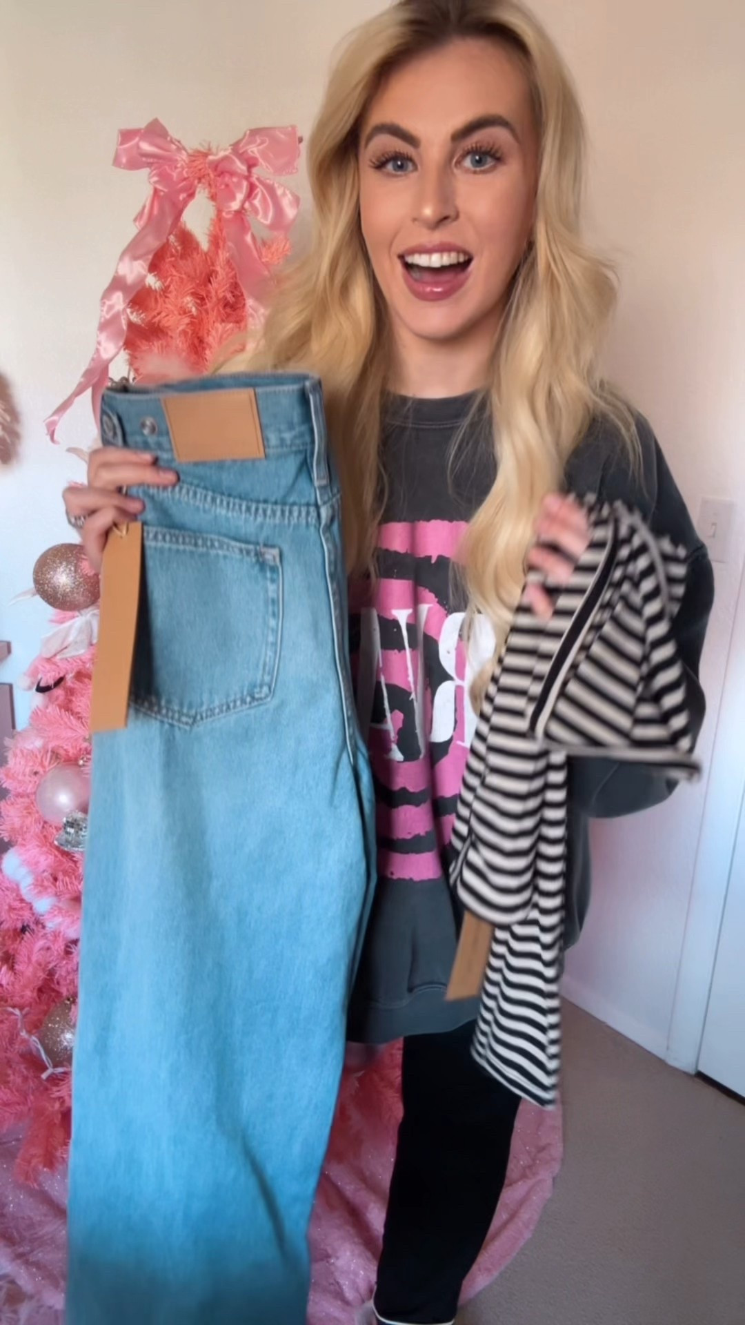 35% off waist snatching jeans!! Wearing a 25 in jeans and S in cardi! 