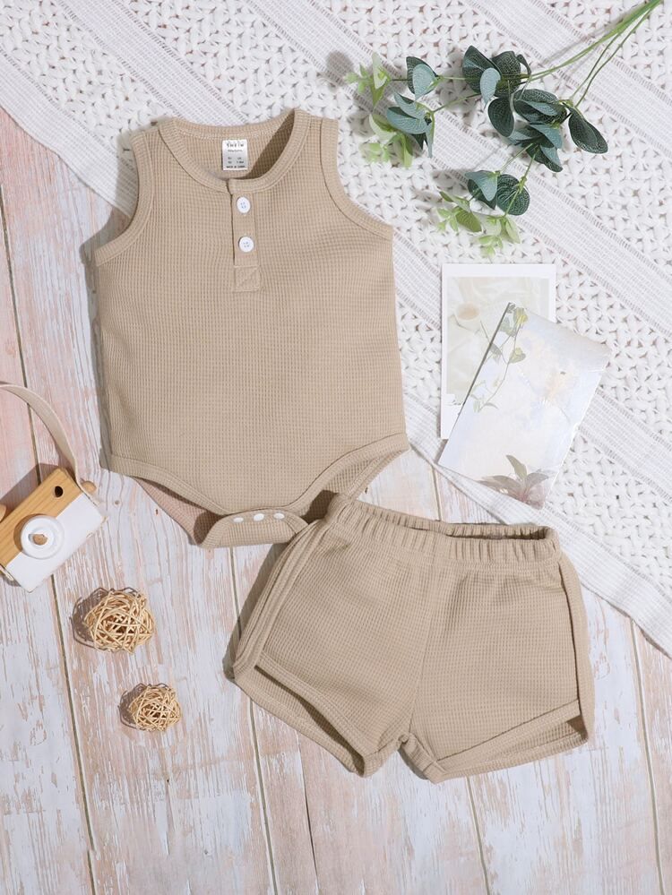 Baby Quarter Button Bodysuit & Shorts | SHEIN