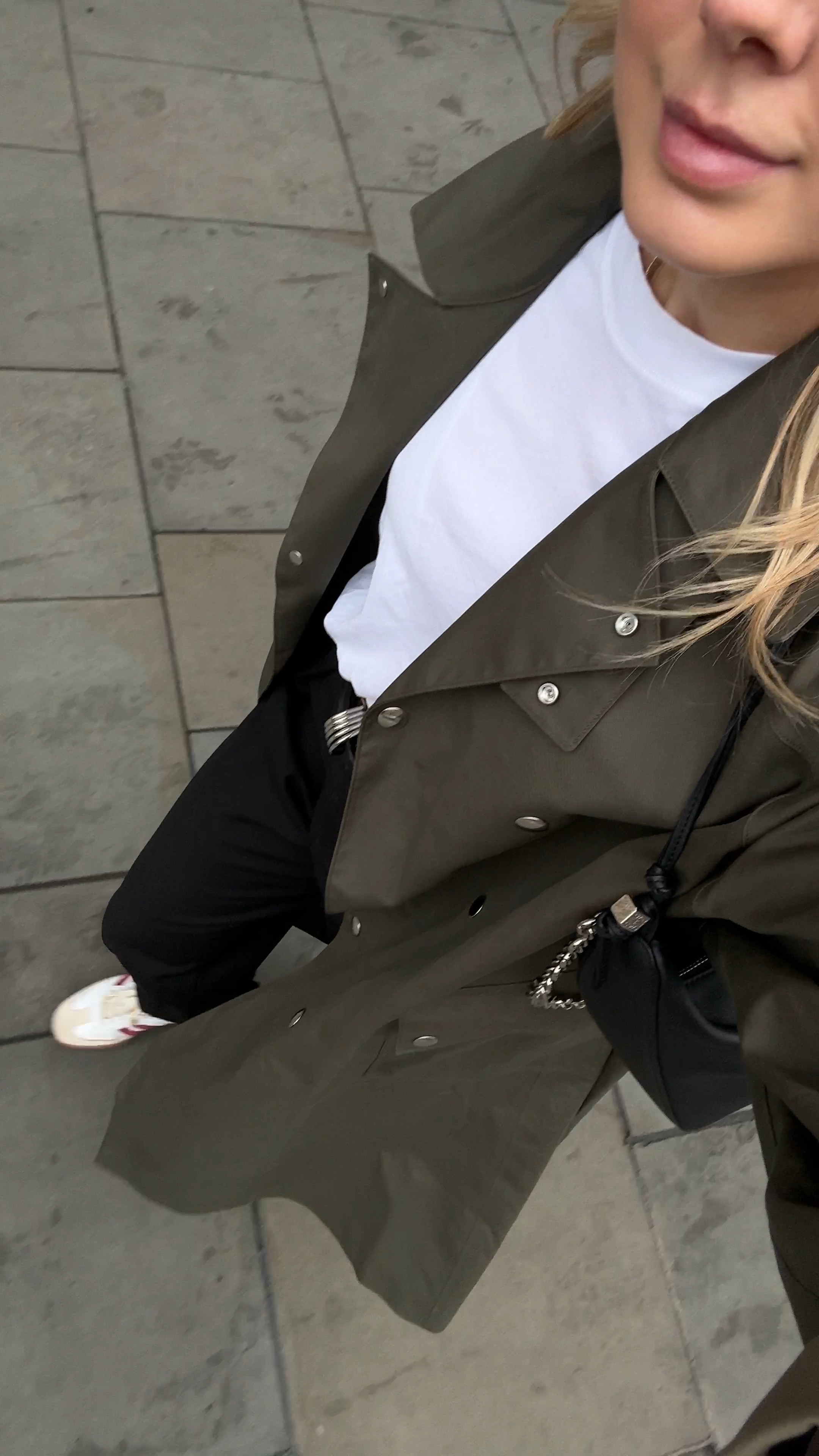 An Arket kinda autumn day. Obsessed with this new khaki trench 