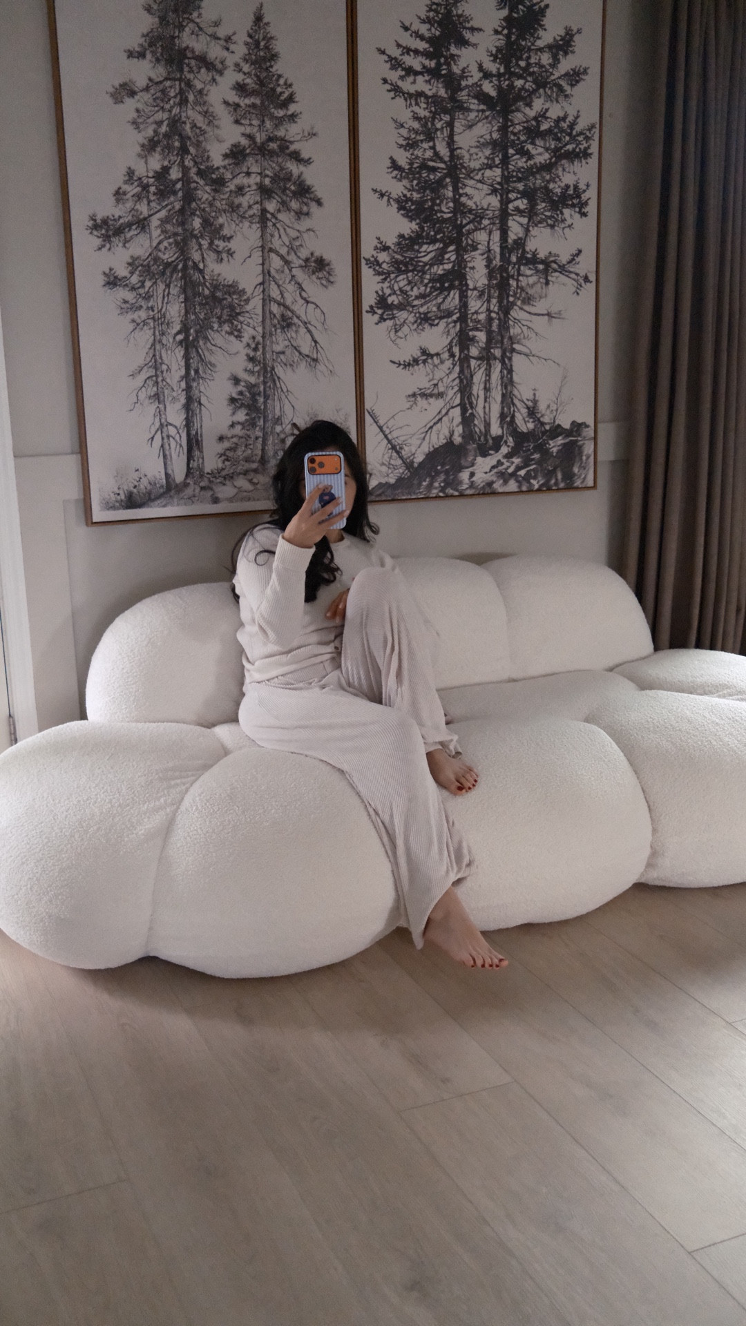 Giving my living room a cozy + modern upgrade with this Signature Cloud Boneless Couch 🤍✨
It’s super comfy, stylish, and the perfect statement piece for any home.