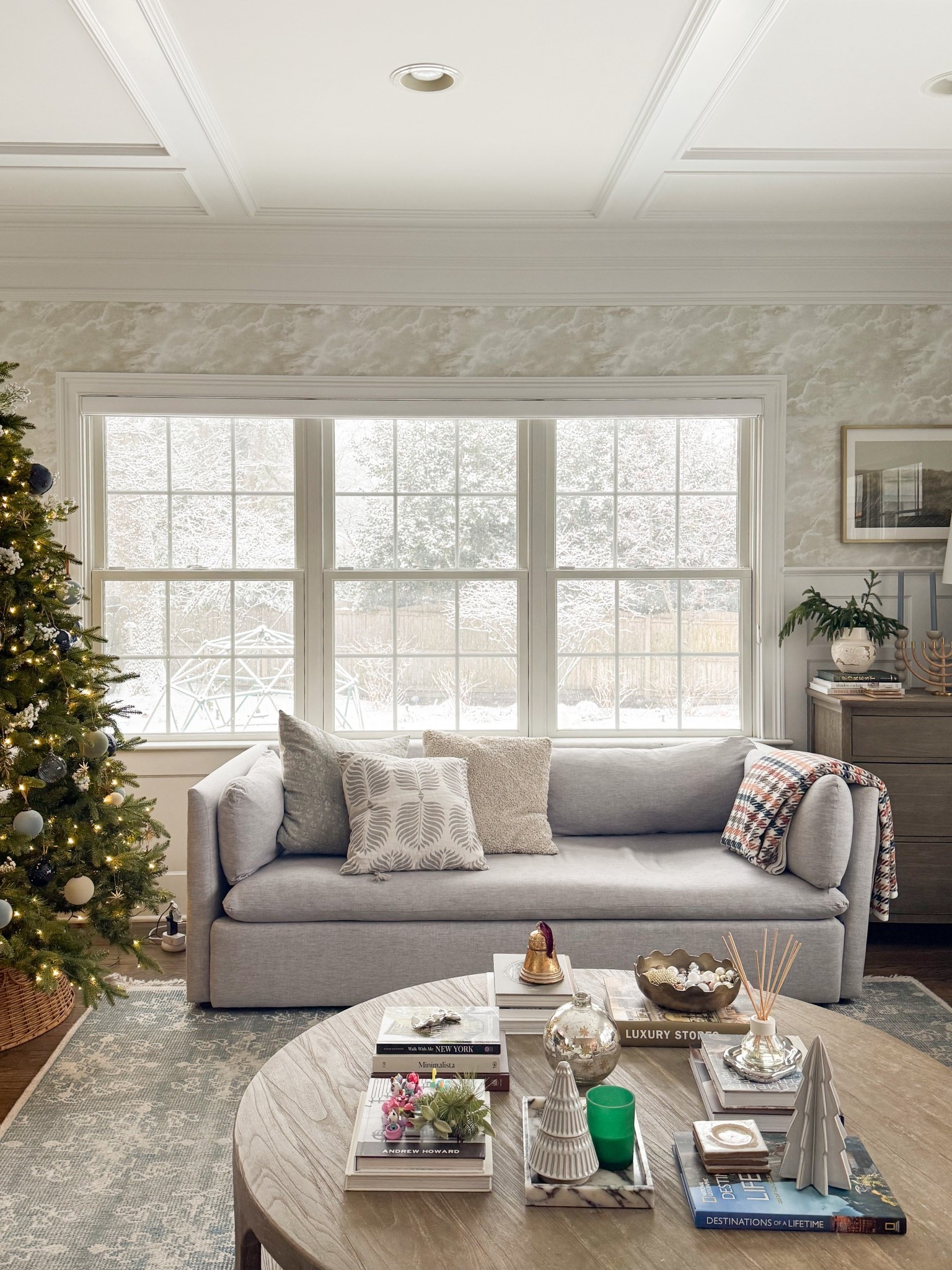 Happy Christmas Eve! A few festive moments around the home ✨

#LTKHome #LTKSeasonal #LTKHoliday