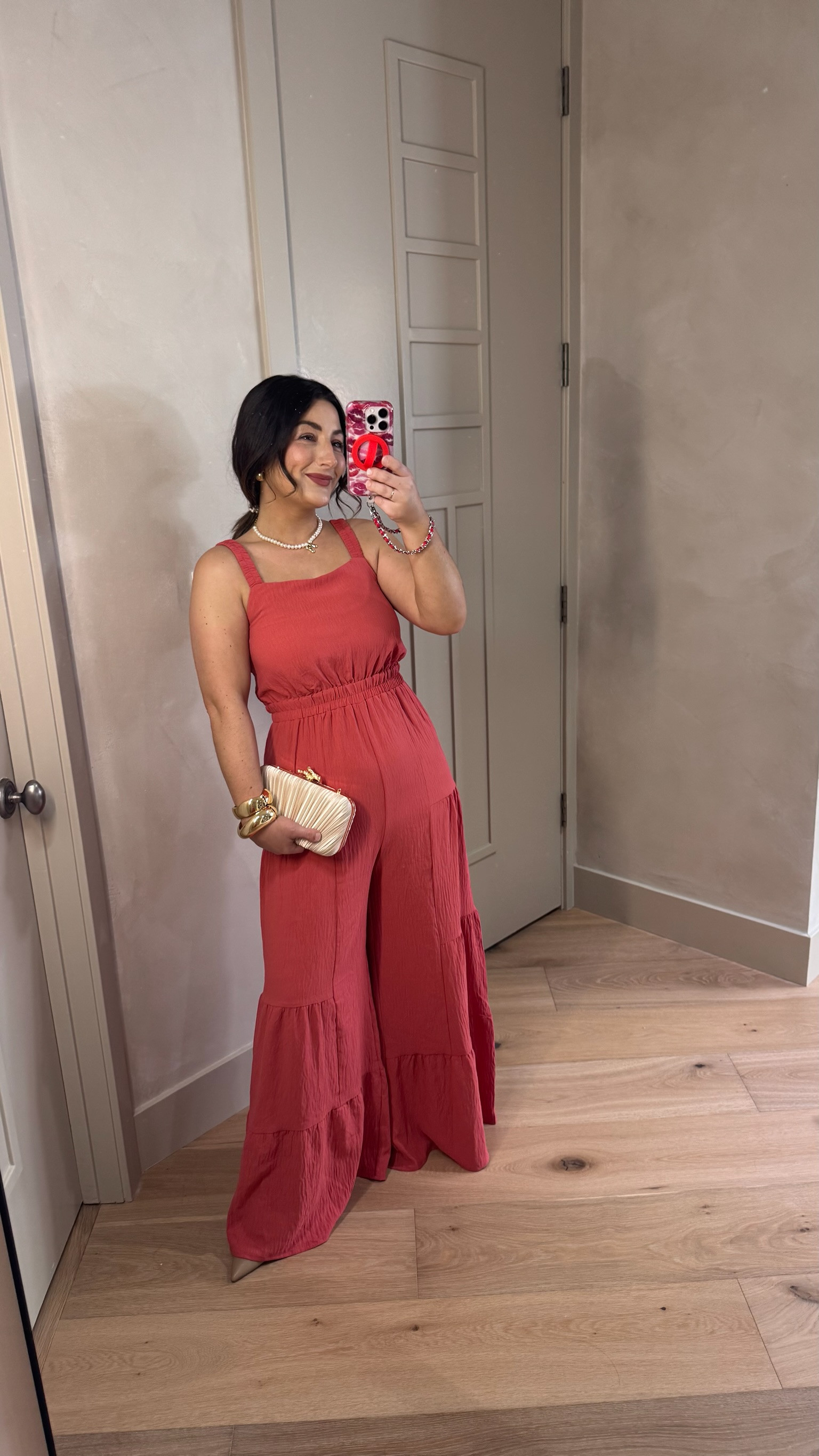 Jumpsuit that will flatter your figure! 

size small (5'0" 140lbs)


#LTKPetite #LTKootd #LTKTravel