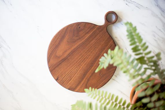 Large Round Wood Walnut Cutting Board with Handle, Round Cutting Board, Round Serving Board, Wood... | Etsy (US)