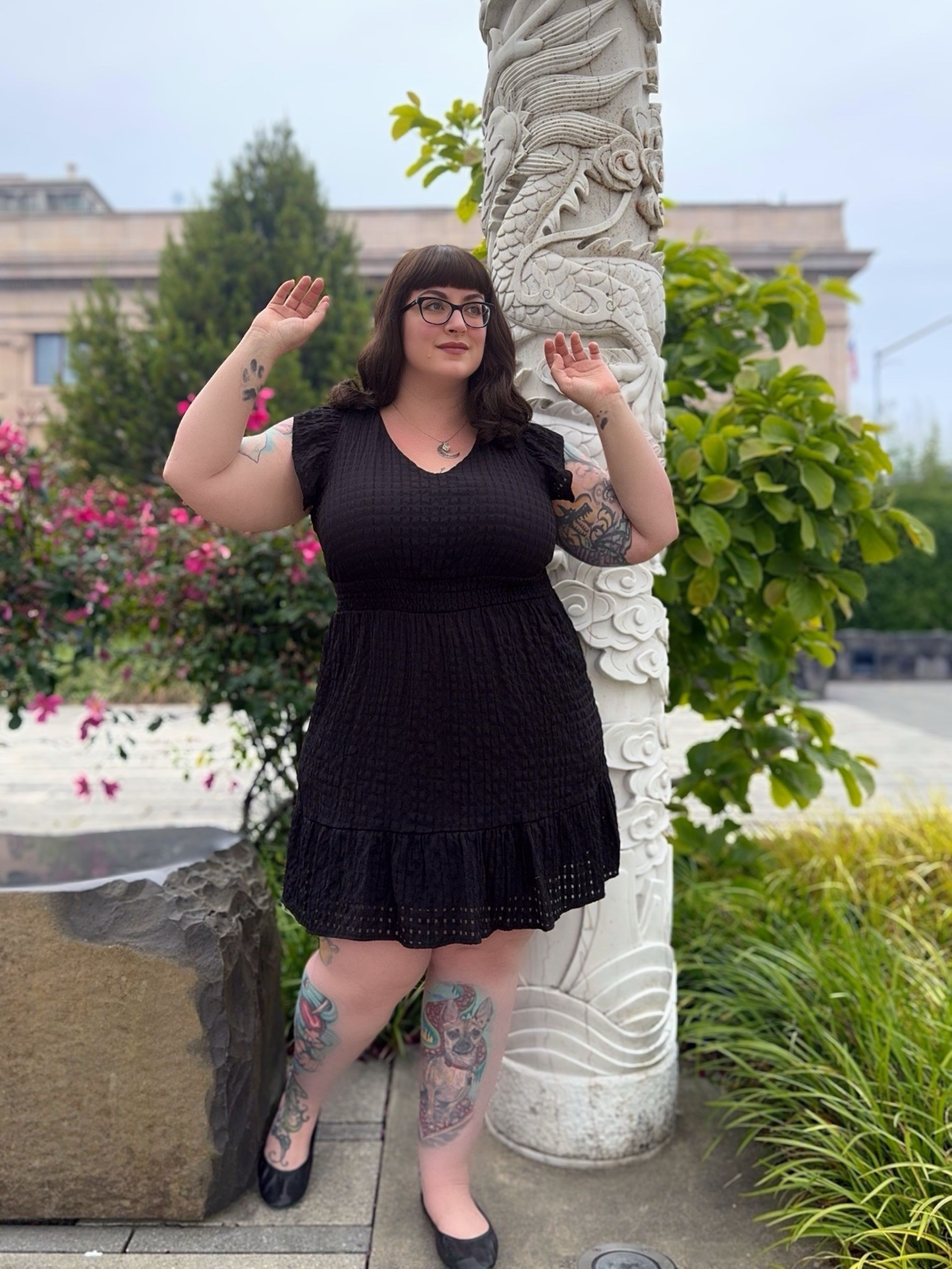 Black cap sleeve dress with v-neck and pockets 

#LTKSeasonal #LTKPlusSize #LTKFindsUnder50