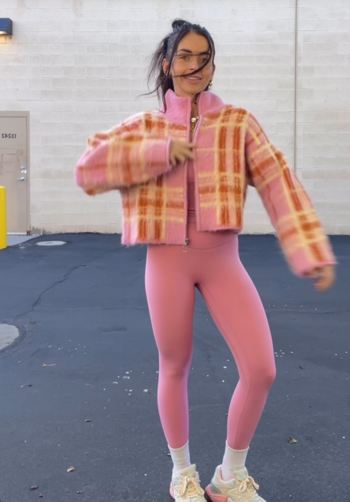 Wearing size small in jacket 💖💖 workout set it acta wear and code madi10 to save money on their site !!