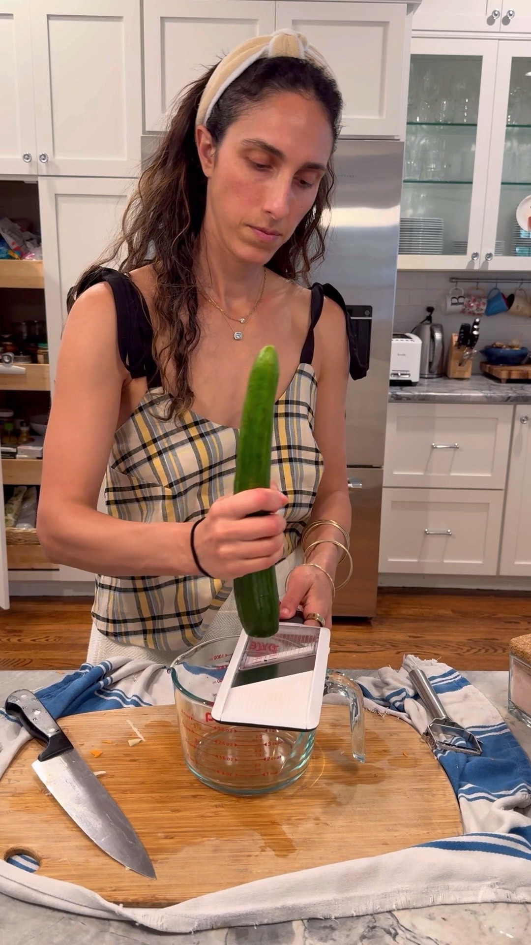 We’ve had this mandolin for years. Works great! Different thickness settings and protective hand shield. 