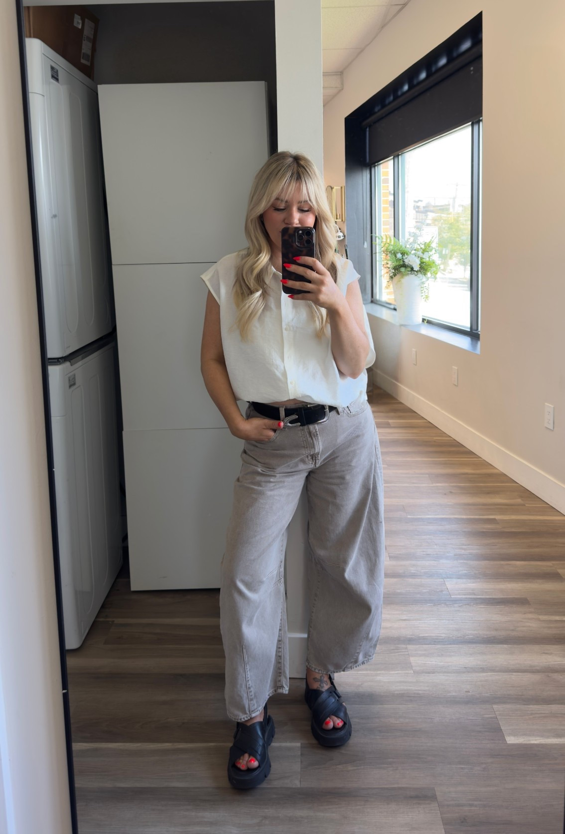 Cream button up size medium 
Gap barrel jeans size 6
Sorel sandles size 7
Black western belt 

#LTKFestival #LTKWorkwear #LTKootd