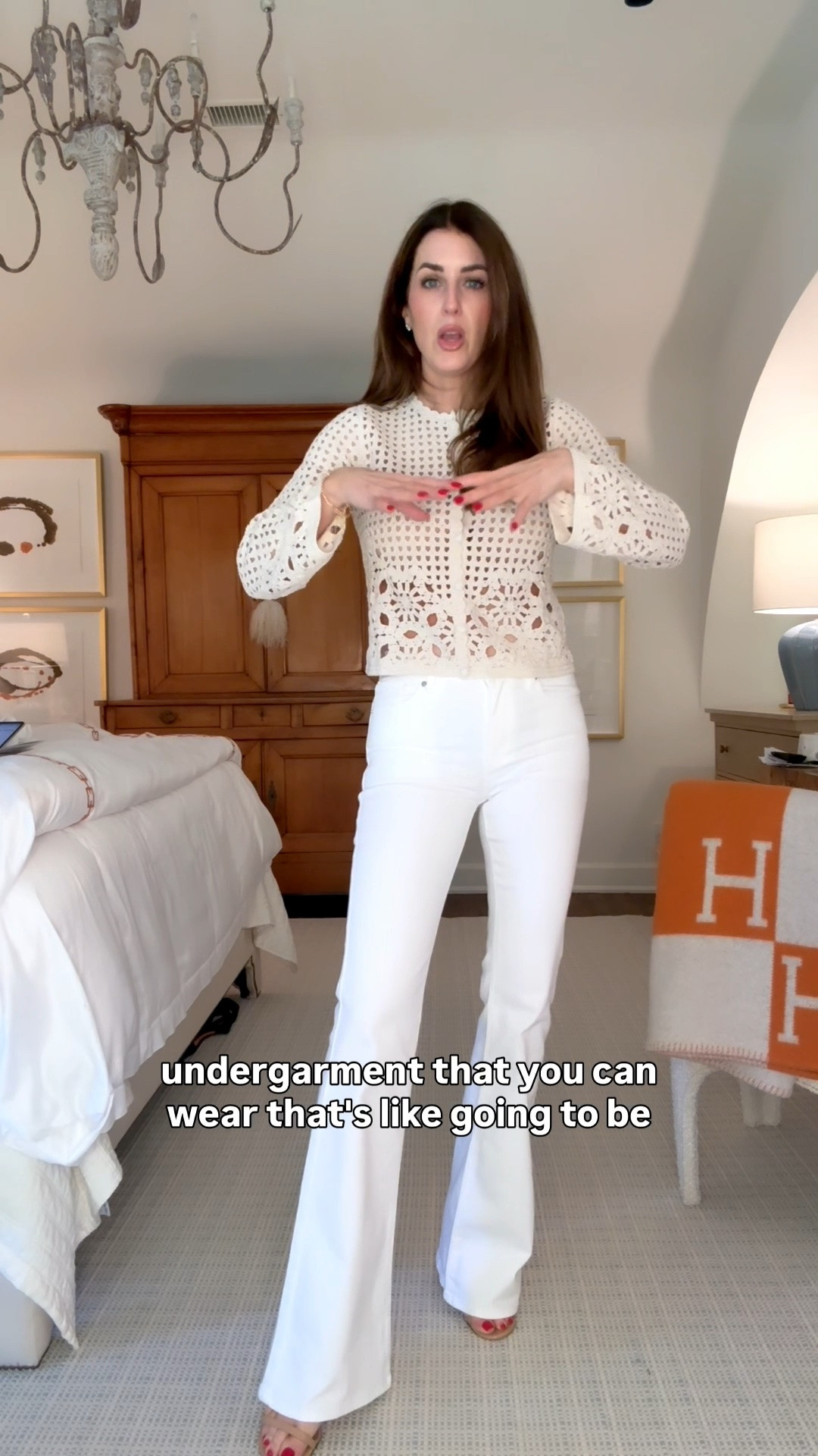 This is for the girls who like midrise this is a midrise White Denim. I personally prefer high-rise on me, but I needed to show you just to show you. I’m wearing a true to size 26. ￼