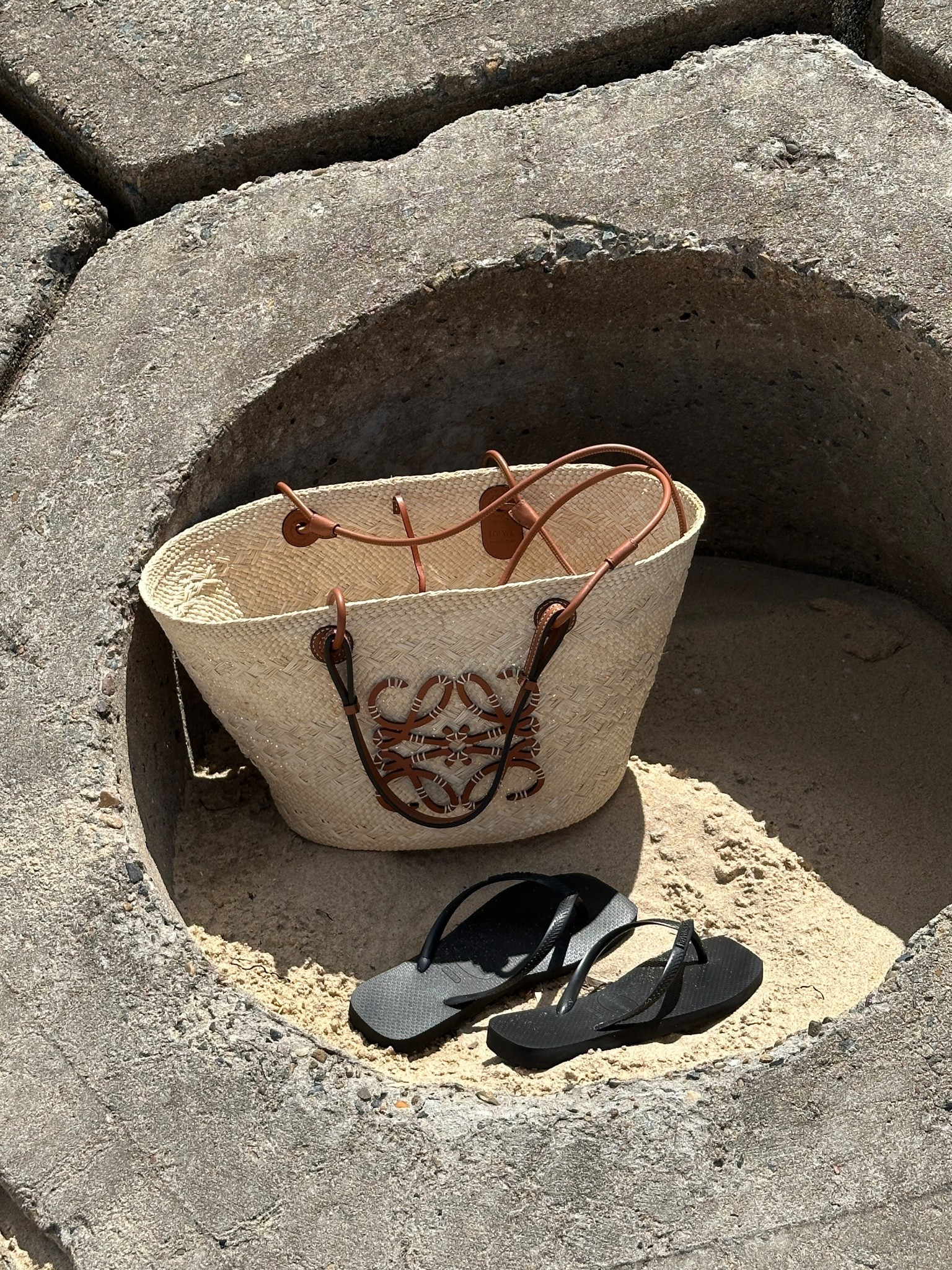 My summer essentials. 

Thongs and a chic beach bag 

I wear a size 6 in the thongs 

#LTKfestive #LTKshoes #LTKsummer