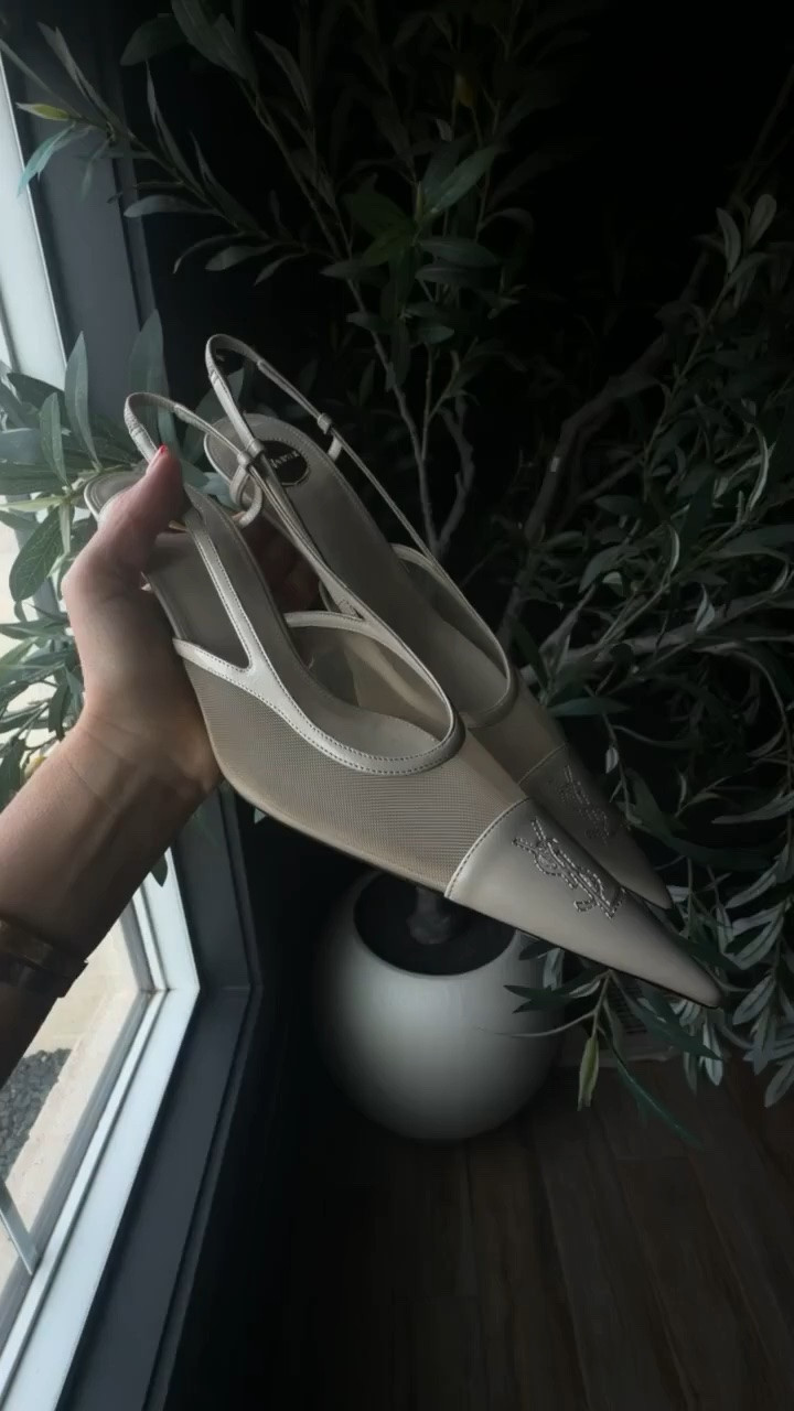 These shoes are so chic and classy!

Fall fashion, women’s fashion, trendy fashion, fall must haves