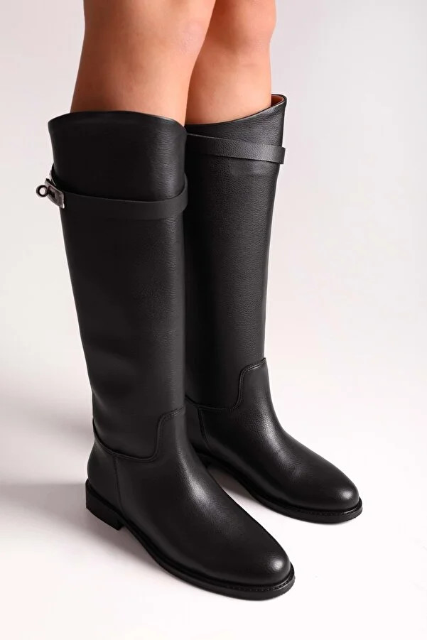Damen-Reitstiefel Larissa aus schwarzem Leder mit Schnallen. Schwarzes Leder | Trendyol DE