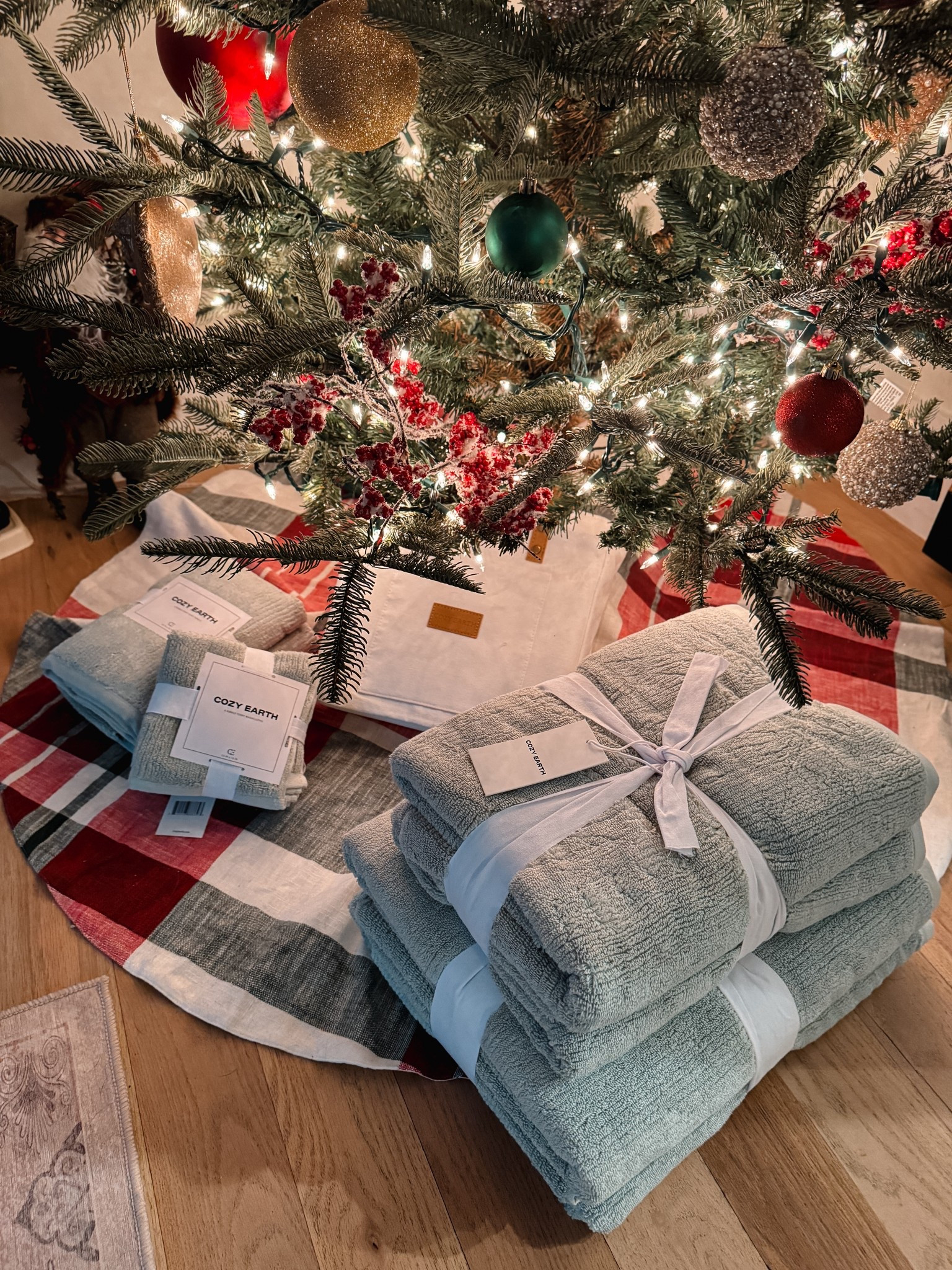 Cozy Earth extended my 40% off discount code CE-CHELSIE until December 21st! After that, it goes to 20% so this is the perfect time to get those last minute Christmas presents! 

#LTKHome #LTKGiftGuide #LTKHoliday