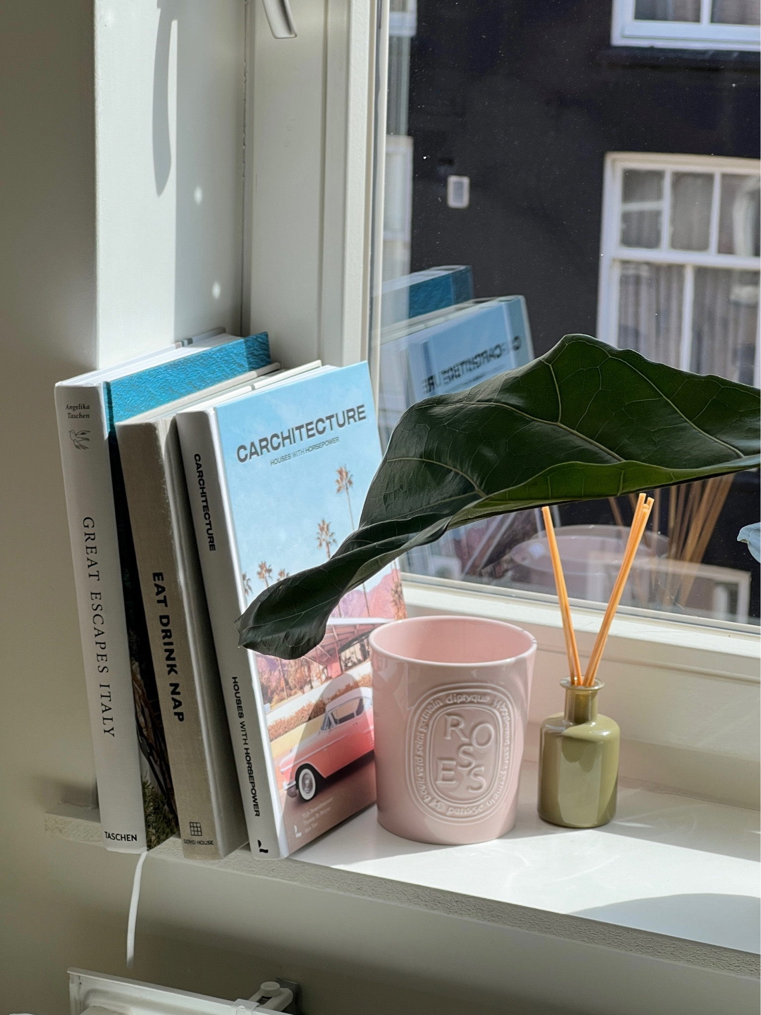 coffee table book styling 📖🌹💭 



#LTKhome