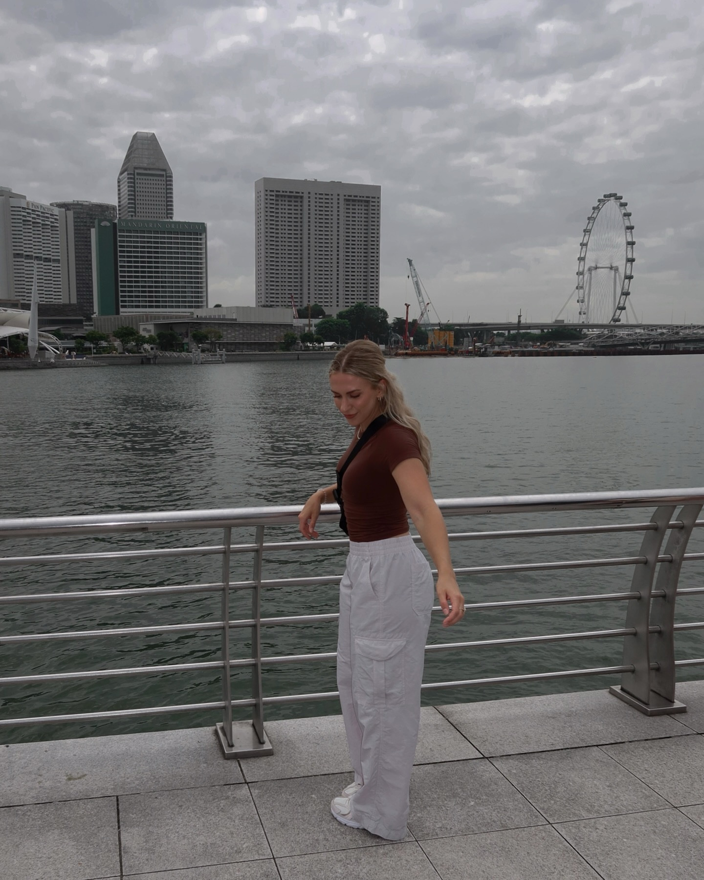 My favorite travel outfit: a neutral cargo pant (comfy but pulled together), skims t shirt, new balance 530s.