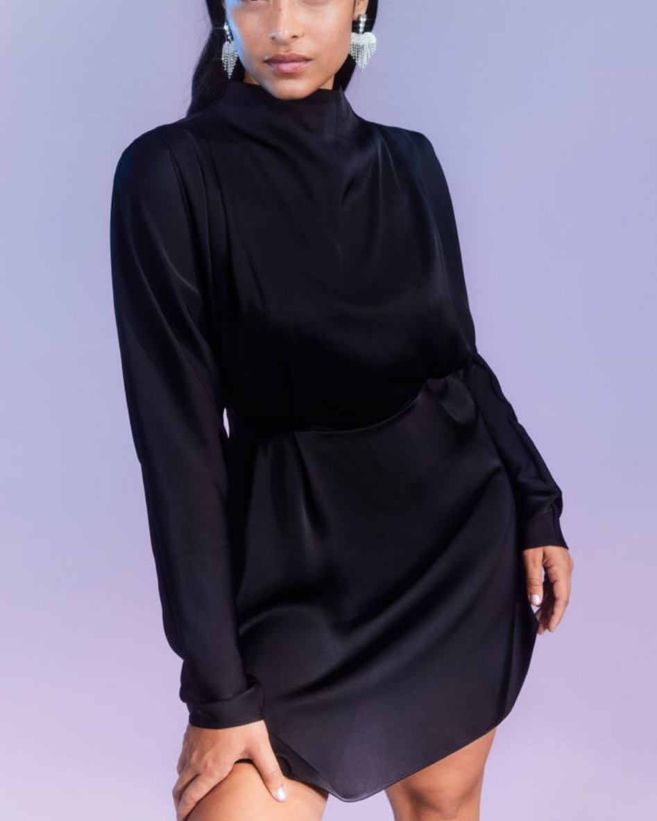 #lbd #nye #holidaystyle #partydress #littleblackdress #sequins #sequindress #longsleevedress #nyestyle #nyedress #newyearsevedress


#LTKSeasonal #LTKHoliday #LTKsalealert