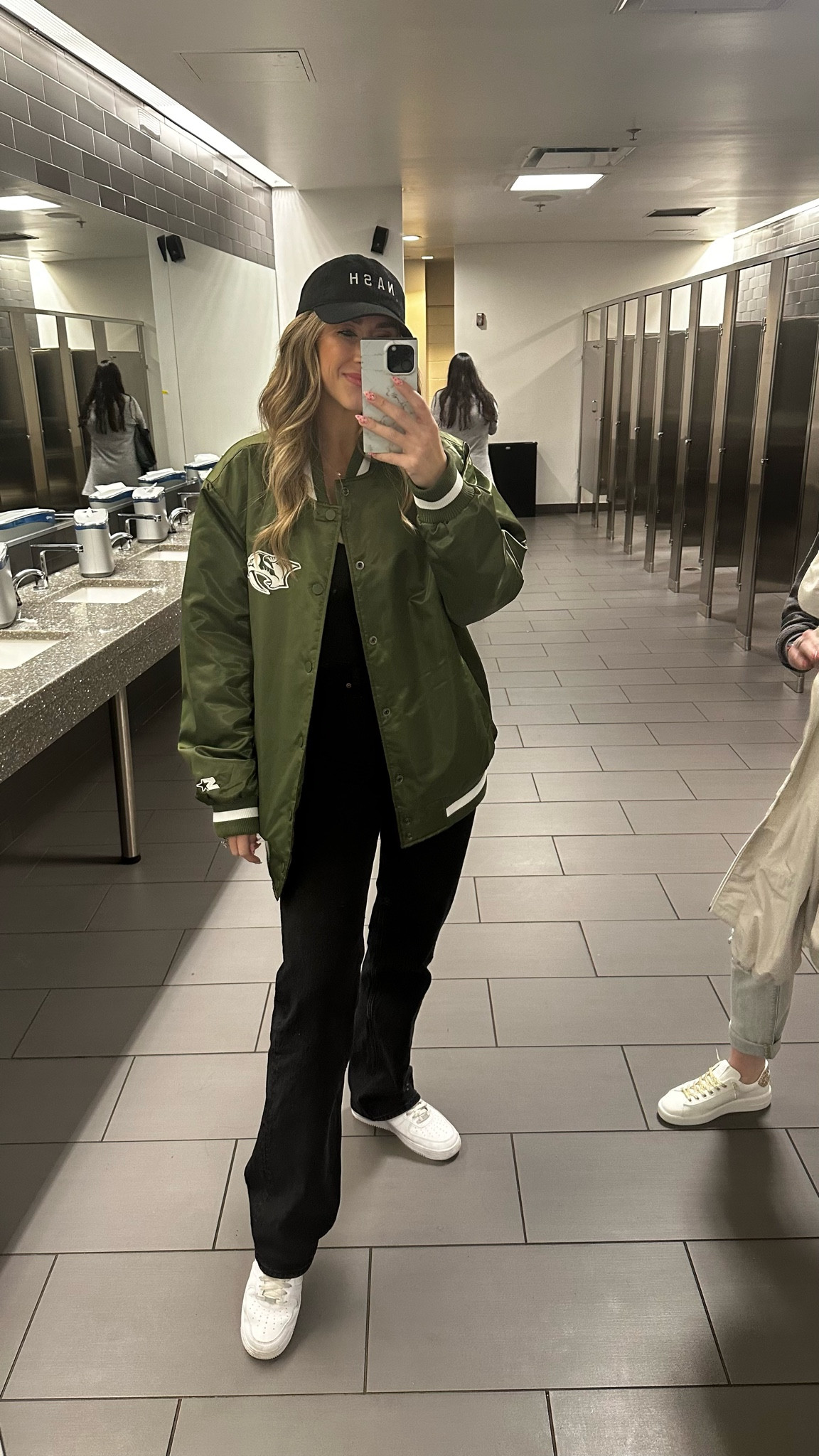 Last night’s outfit for the hockey game!

Hockey outfit inspo, mom outfit, mom style, inspiration, casual date night 

Linking a similar jacket!!

#LTKfindsunder100 #LTKshoecrush #LTKstyletip