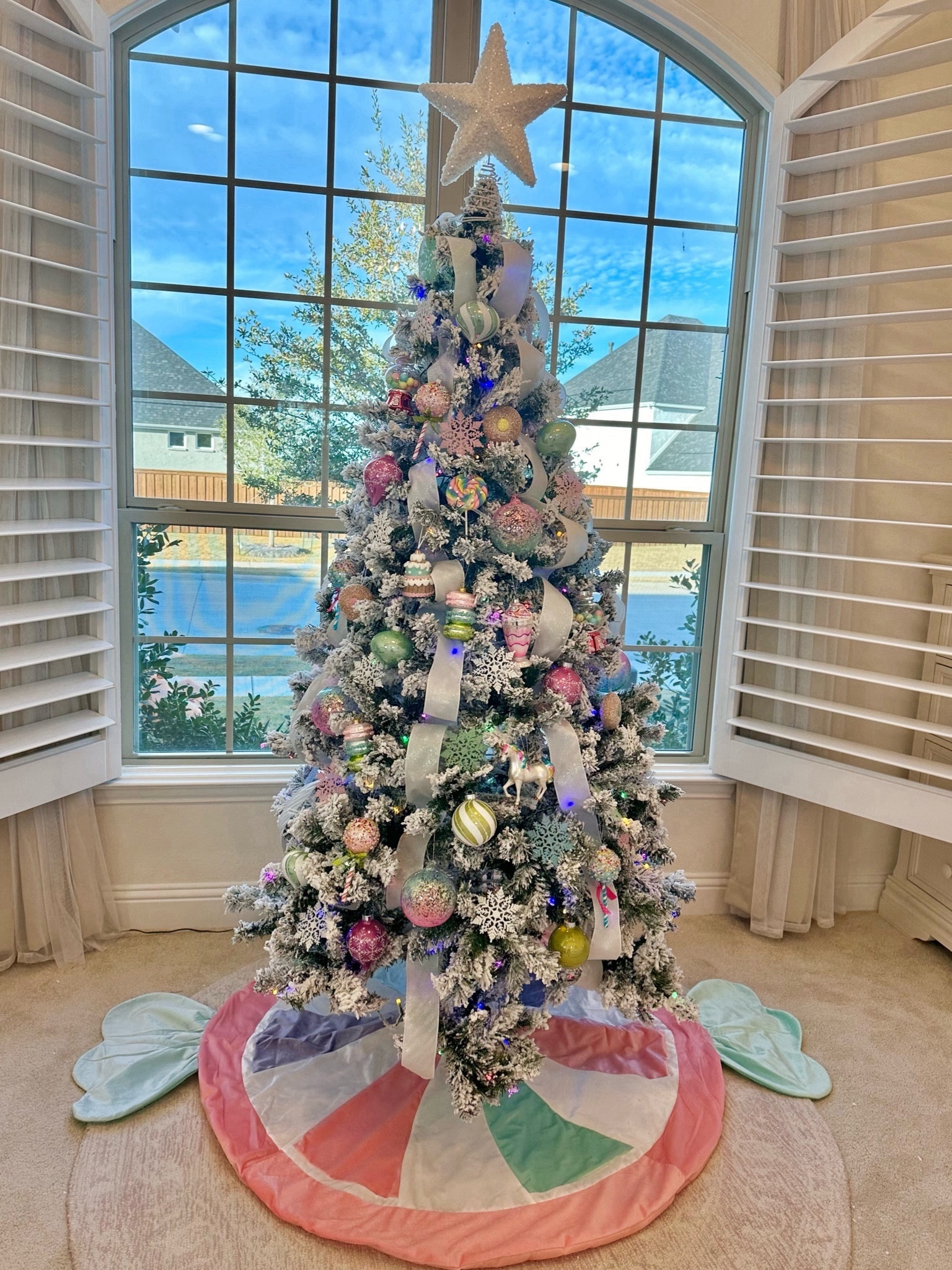 
PASTEL CANDY TREE 🎄🍭❄️ so fun for a kids room or playroom! 💗 tree is from amazon & on sale now! comes in 4.5ft, 6ft, 7.5ft & 9ft, with white and multicolored lights/9 light sequences! most decor is from hobby lobby, but I linked similar ornaments! 🍬

#christmastree #christmasdecor #christmastreeornaments #christmasornaments #pasteltree #candytree #pastelcandytree #kidstree #girlchristmastree #kidschristmastree #amazonfinds #amazonchristmas #amazontree #amazonholiday #kidschristmas #christmasdecorating #christmasdecorideas #pastelchristmastree #holidaystyle #holidayfinds #holidaydecor #christmasathome #homedecor #decoratingideas #ltkfindsunder100 #girlmom #toddlermom 

#LTKkids #LTKhome 

#LTKHoliday
