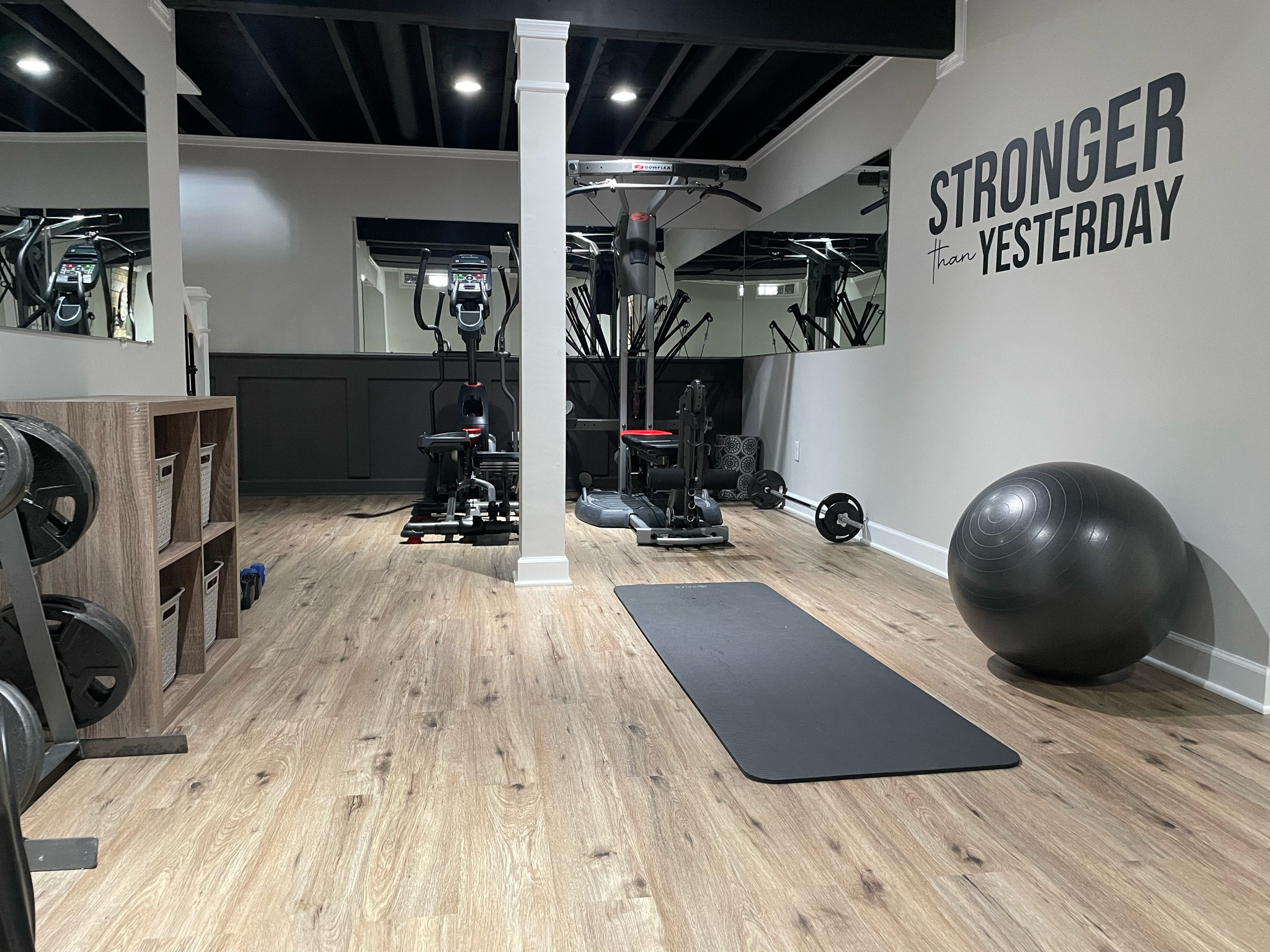 Workout motivation 💪🏽🩶

#homegym #blackbasementceilings #workoutspace