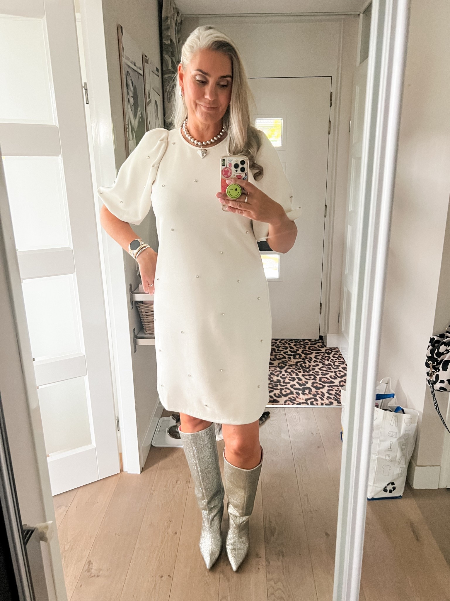 Ootn - Friday night. A beige rhinestone scuba dress (Norah, size 40) paired with silver glitter boots (Sacha) and silver heart necklace. 



#LTKeurope #LTKnederlands #LTKpartywear