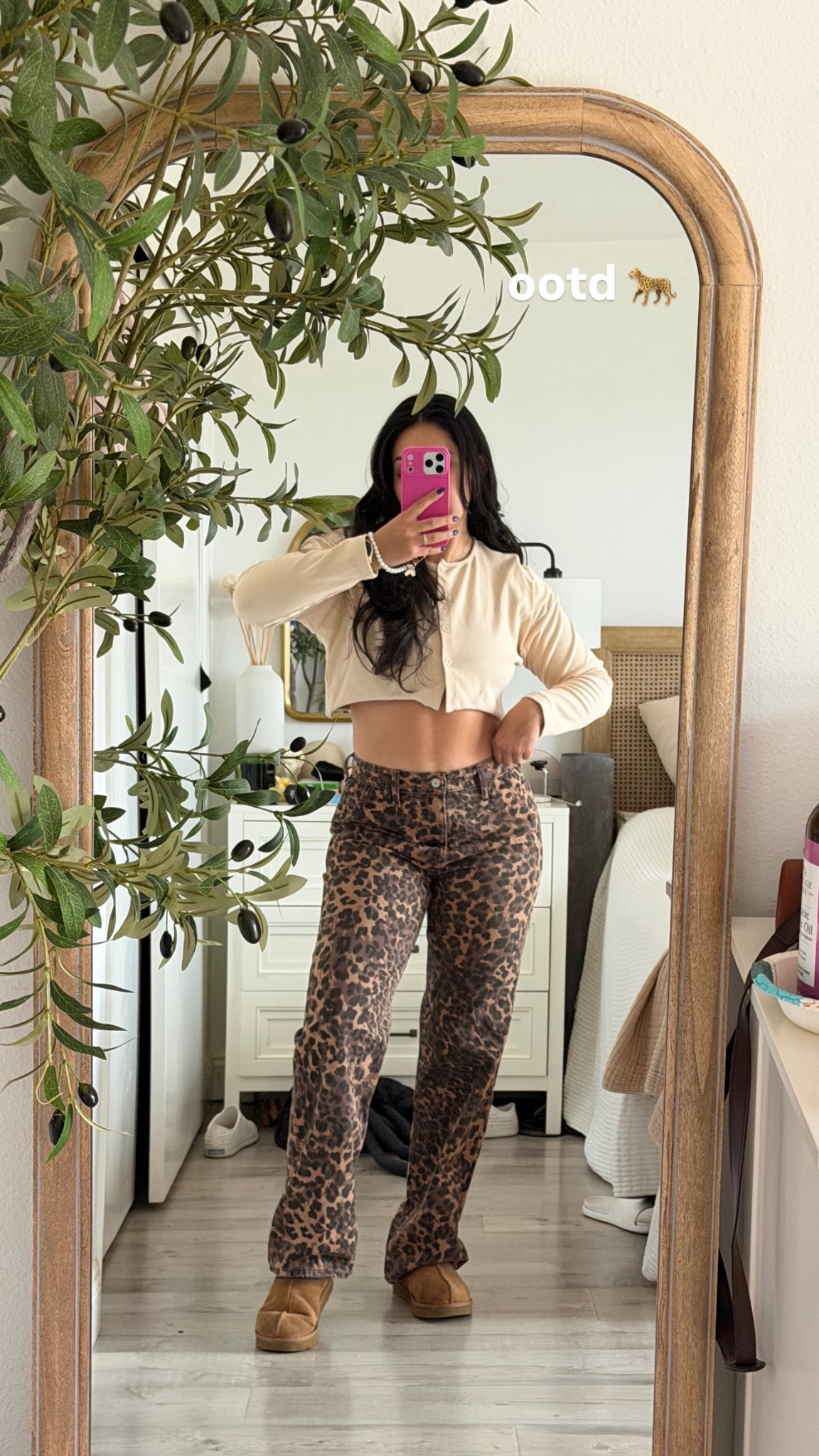 Ootd 🐆🤎 wearing size medium in top and size 27/4 in jeans. Also your sign to buy your Uggs before they sell out 

#LTKStyleTip #LTKShoeCrush #LTKSeasonal