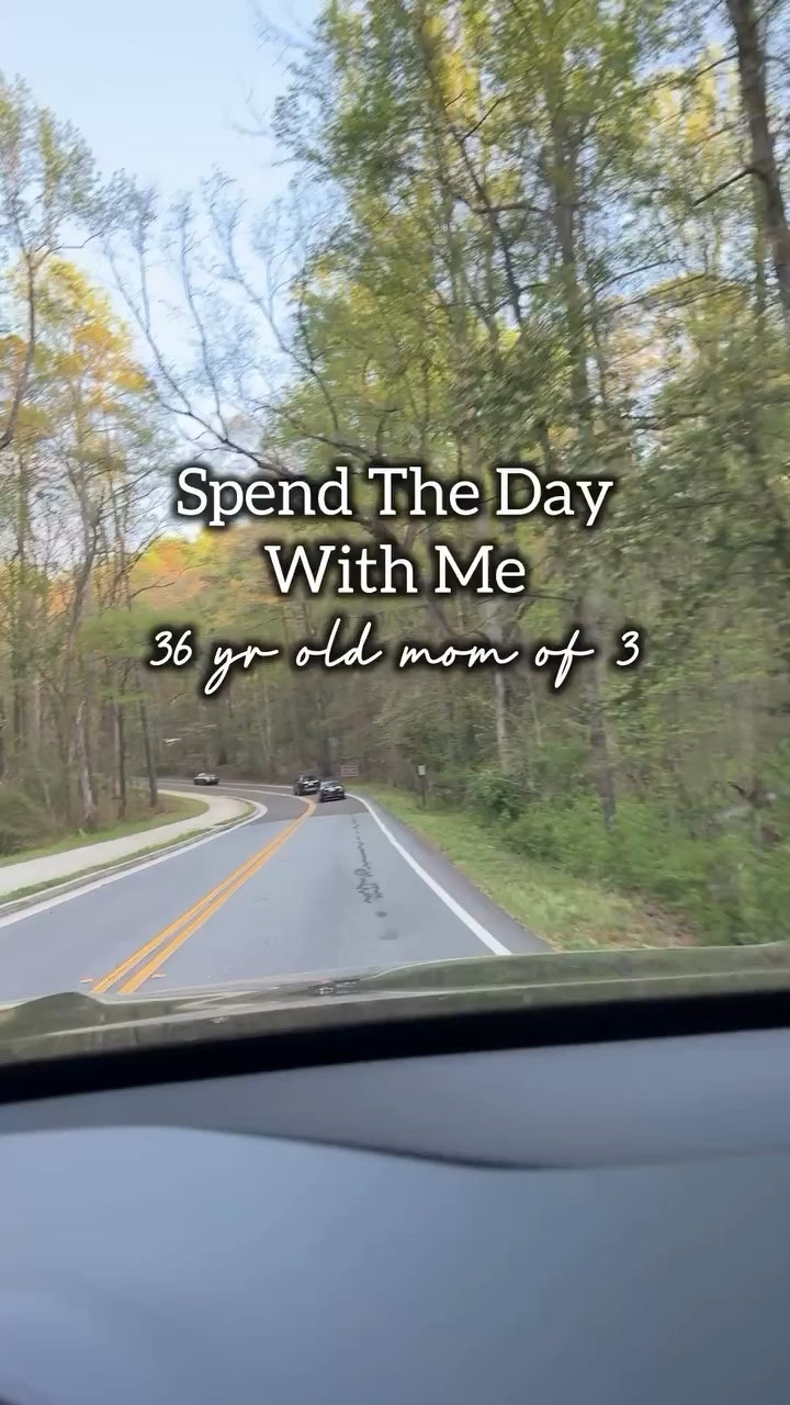 It’s been a minute since I’ve done one of these…Spend the day with me 🤍
from a workout to easter egg hunts, spring break prep, and ending the day at the baseball field…
these are the full days I live for! 

#momof3 #sportsmom #toddlermom #twinmom #motherhood