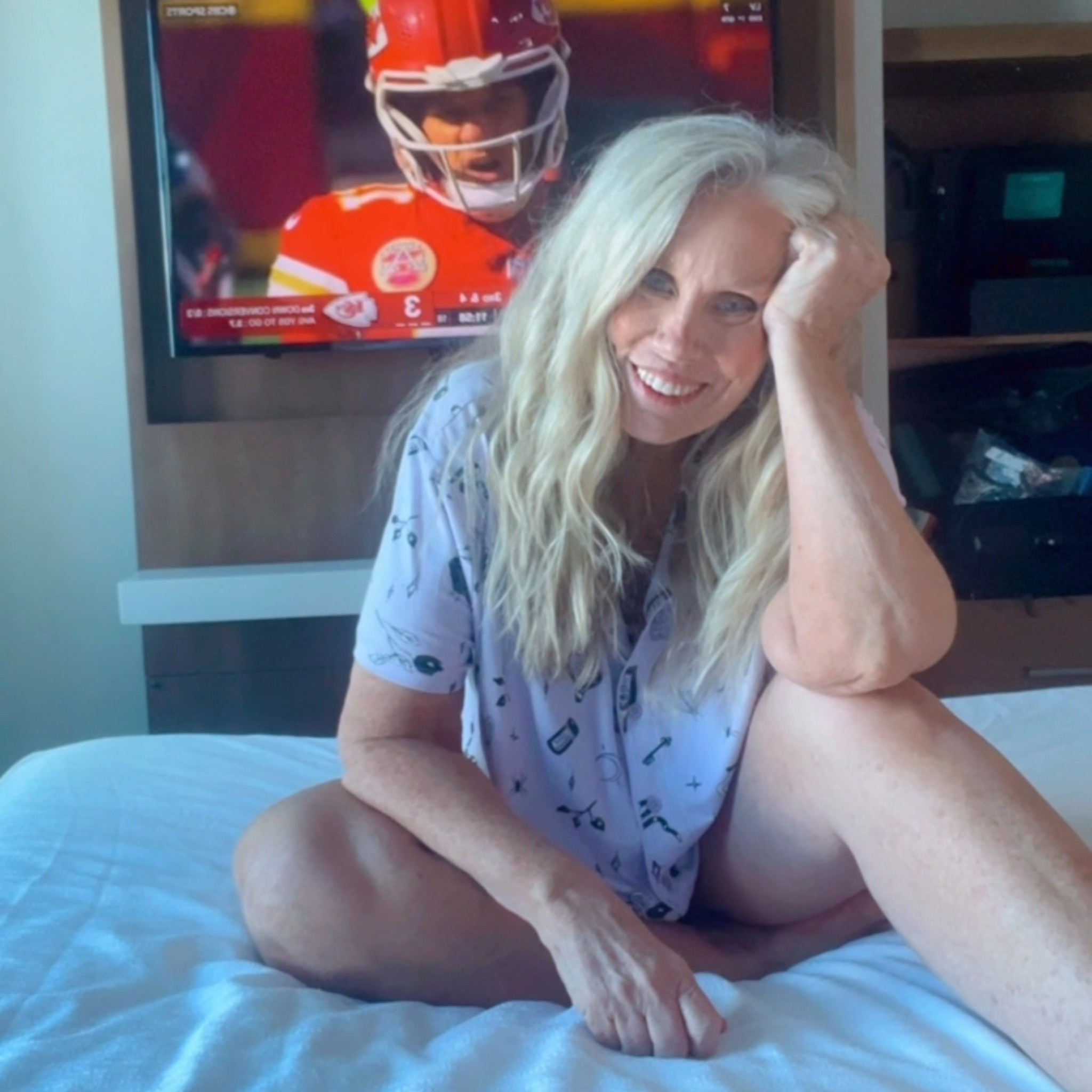 👀 Guess who packed for a trip… and forgot all her clothes 😅✈️
(Yes, everything.)
After 24 years as a Flight Attendant, this is a first!
…but at least I remembered the important stuff 👇
🎃 My FAVE Halloween PJs saved the day!
Ultra-soft, cozy, and too cute not to wear all spooky season 👻🧡
🎃 October starts in 2 days — these WILL sell out!

#spookyseaaon #flightattendantproblems #softandcozy #cozypjs #Halloweenpajamas #letsstayin


#LTKHalloween #LTKSeasonal