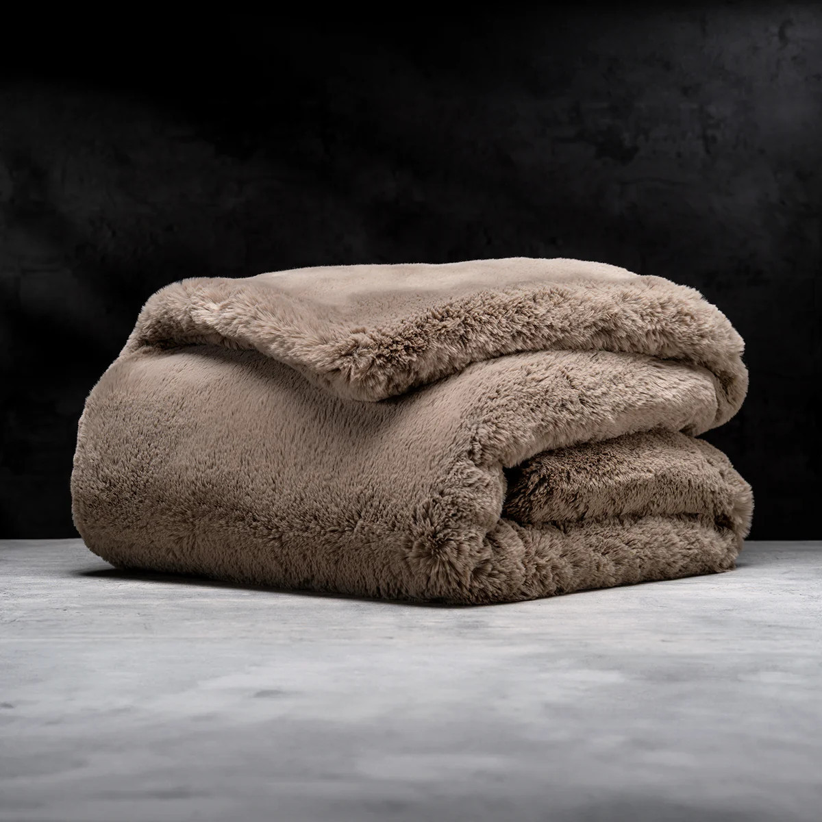 Faux Fur Blanket | LUXOME
