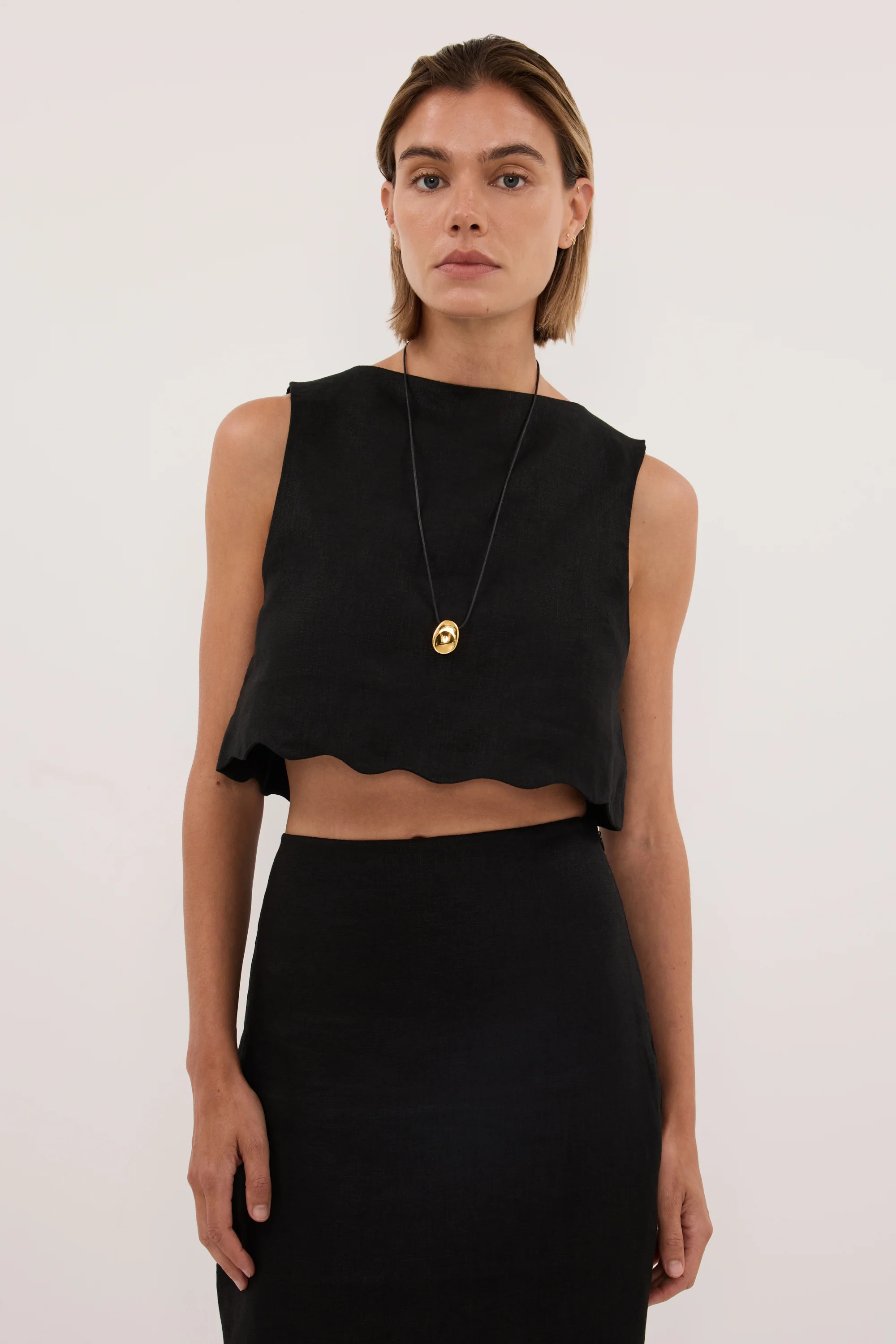 LELA BLACK LINEN CROP TOP | DISSH