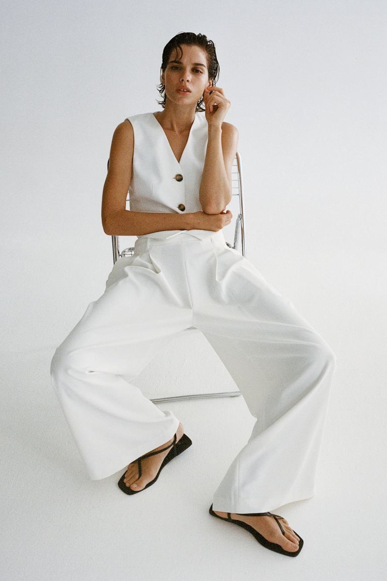 Suit waistcoat - V-neck - Short - White - Ladies | H&M GB | H&M (UK, MY, IN, SG, PH, TW, HK)