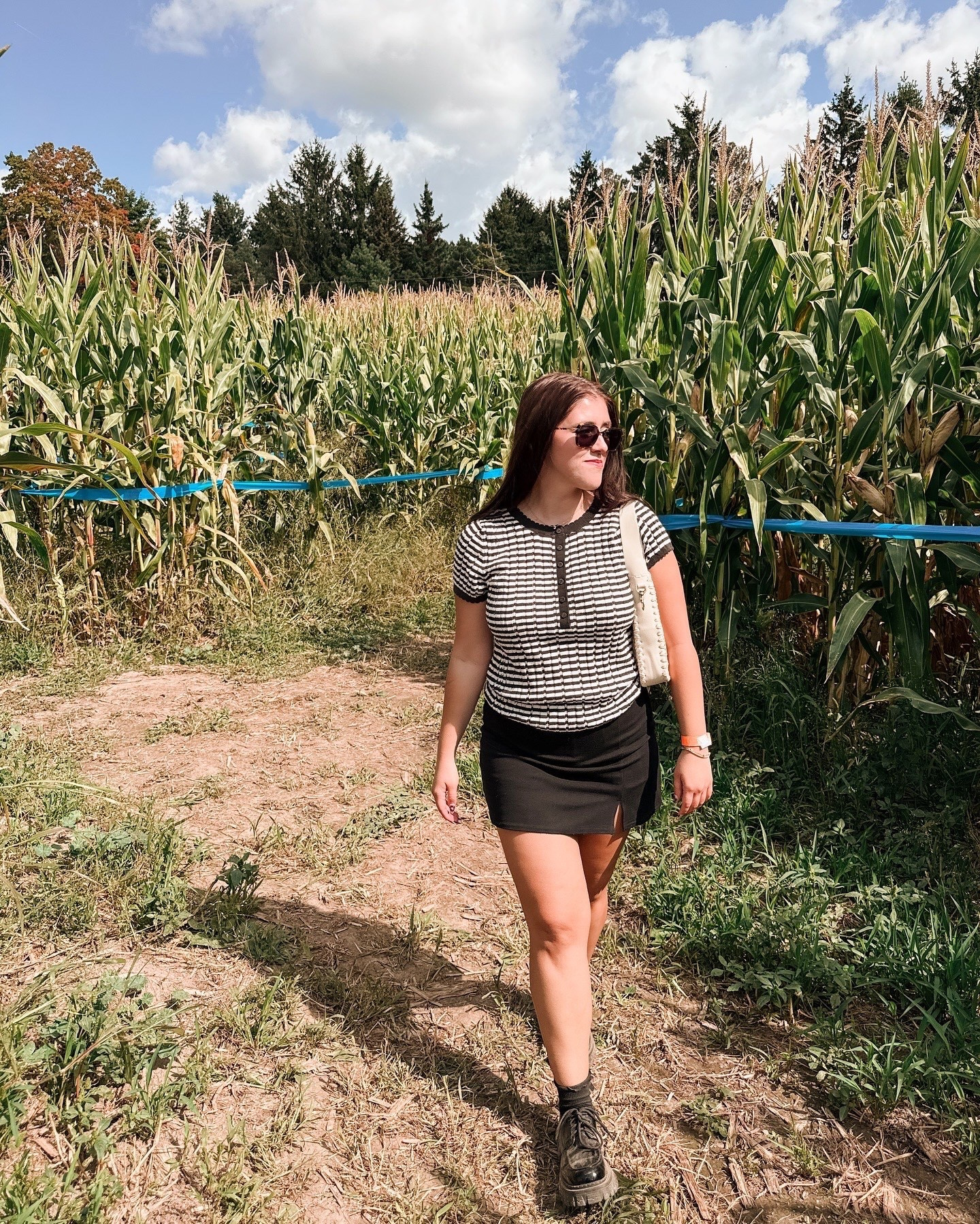 What to wear to the farm in September when it is still warm out but you want to be dressed for spooky season. I am loving this top from American Eagle. It is knit so gives fall vibes and good for chiller mornings. So many ways to style it cannot wait to wear it again 

#LTKcanada #LTKpetite #LTKcurves