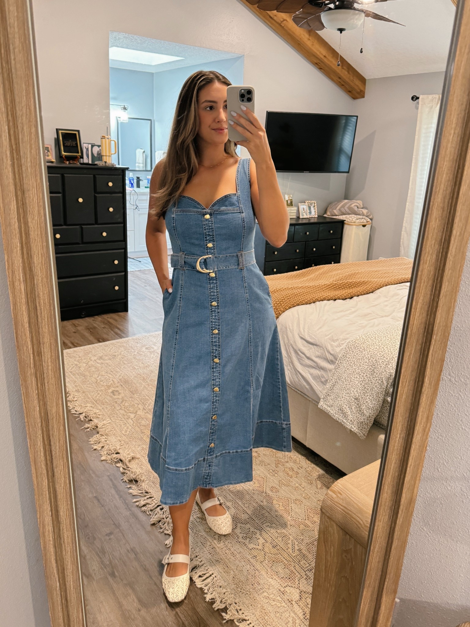 Denim midi dress with gold accents! Perfect for fall! 

#LTKStyleTip #LTKSeasonal #LTKU