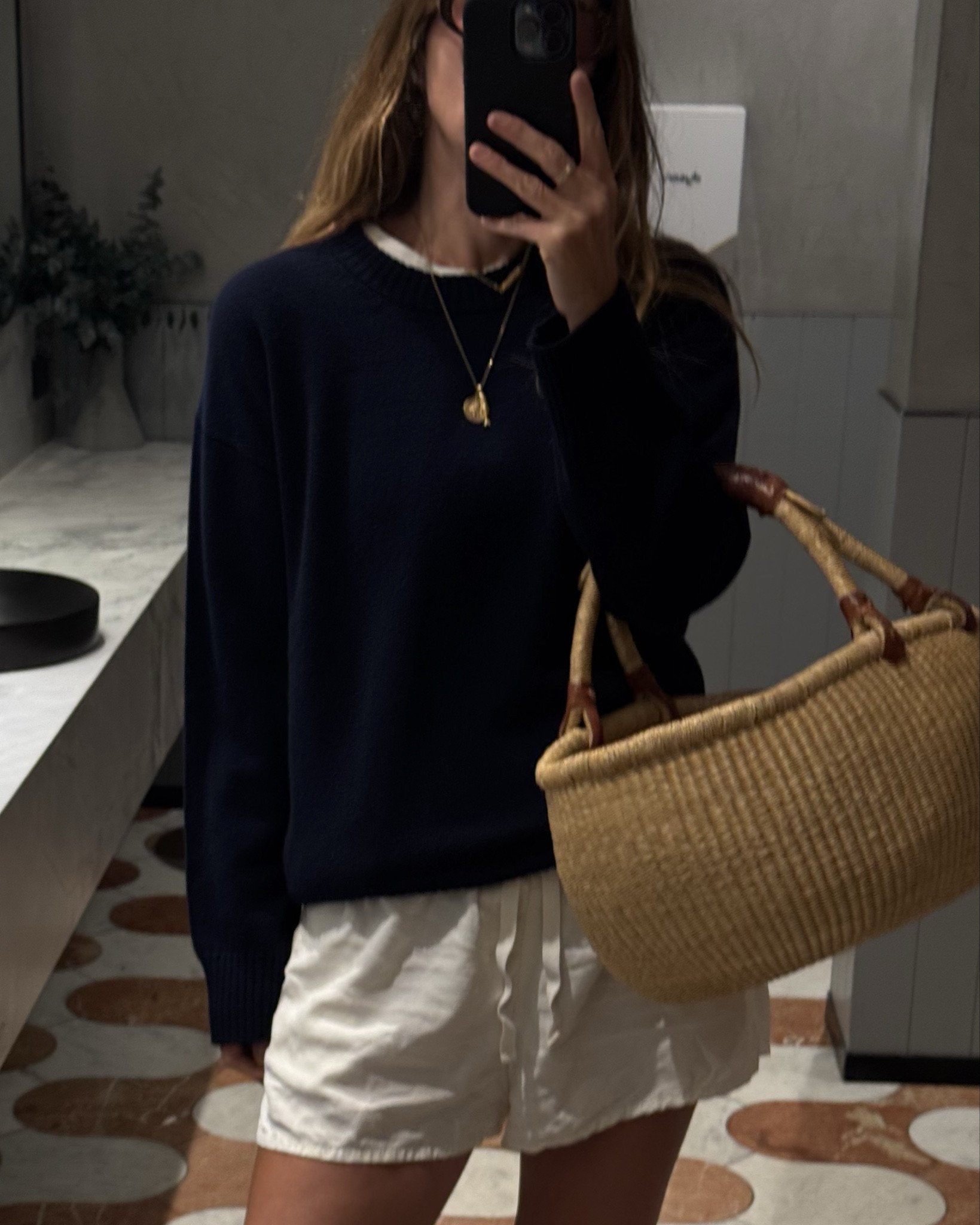 The best navy wool crew neck 😎