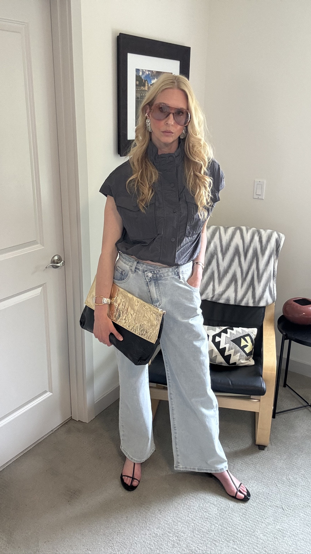 These crossover jeans are so versatile and so affordable! They are also super soft and stretchy! I sized up to a size Large in these, for reference I am 5’ 9” and about 140 lbs.

@genleck @genleck_kassy  @genleck_mumu @hdlte #hdltejeans

#LTKOver40 #LTKootd #LTKmomlife