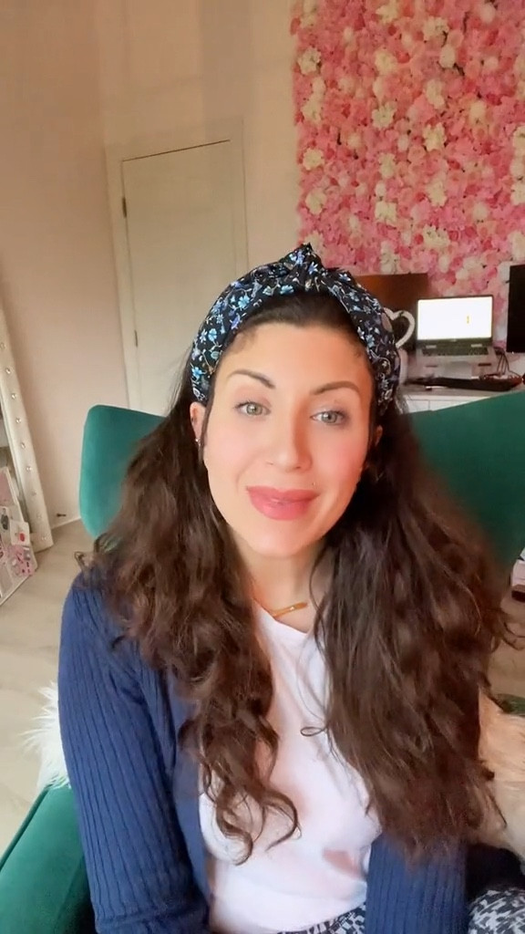 Dry shampoo to refresh your mascara?? Yes, plz!...💋


Let me know what you think of this *refresh* product - comment below👇🏼

#kissedbymelissa #maccosmetics #beautyhack #beautyfind #refresh #fyp #makeup #mondaymakeup #lashes #mascarahacks

#LTKbeauty #LTKstyletip #LTKFind