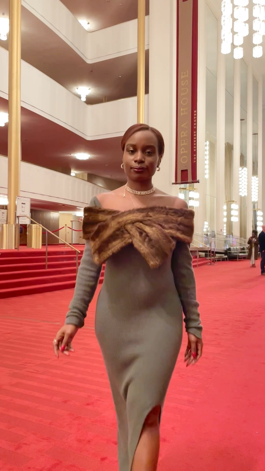 An elegant night at the opera ✨
Styled this sleek hunter green maxi sweater dress with a vintage-inspired fur stole for the perfect timeless moment.
Classic, minimal, and refined

#LTKFindsUnder50 #LTKootd #LTKHoliday